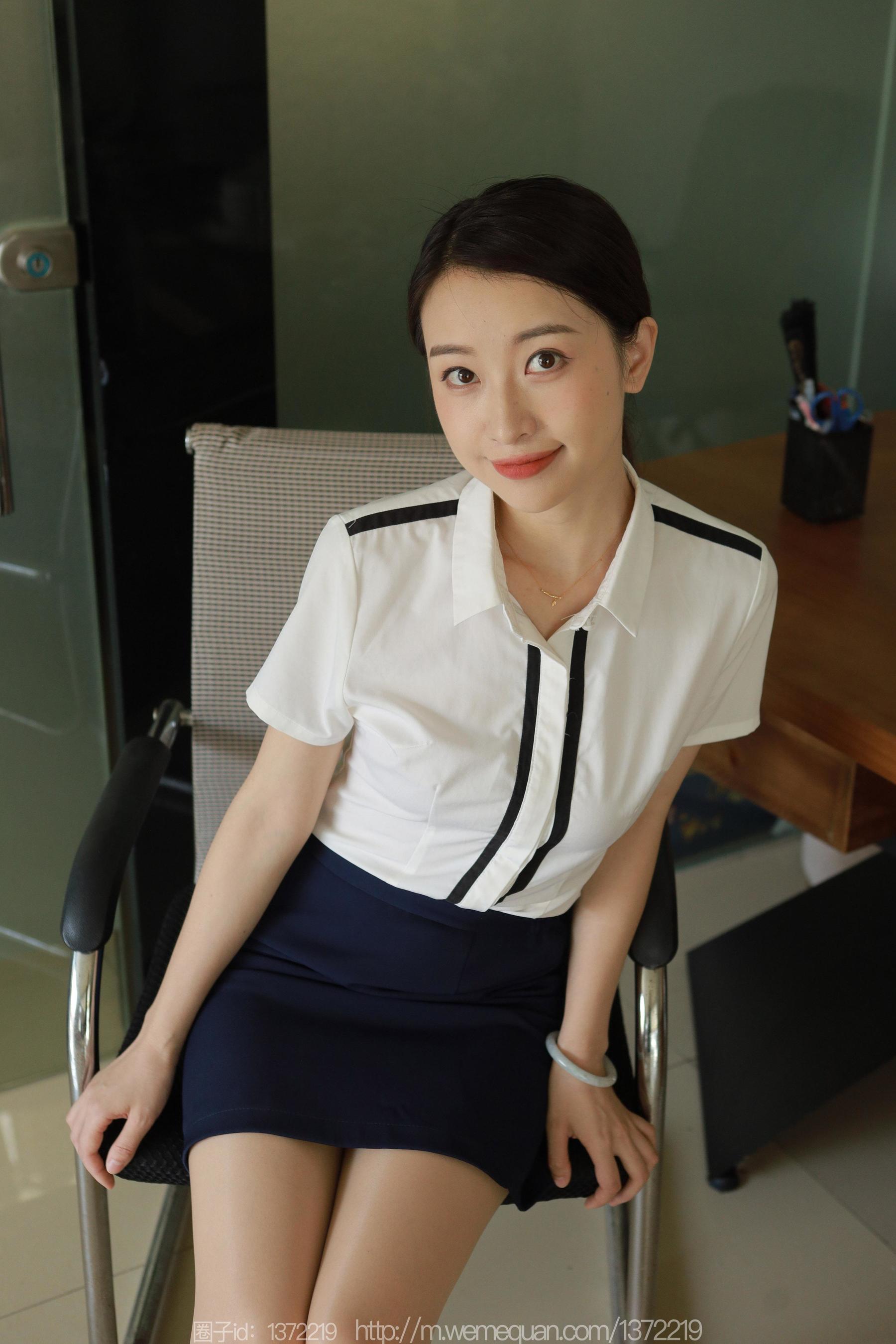 IESS异思趣向 - 模特：小婕 《桌上的交易》