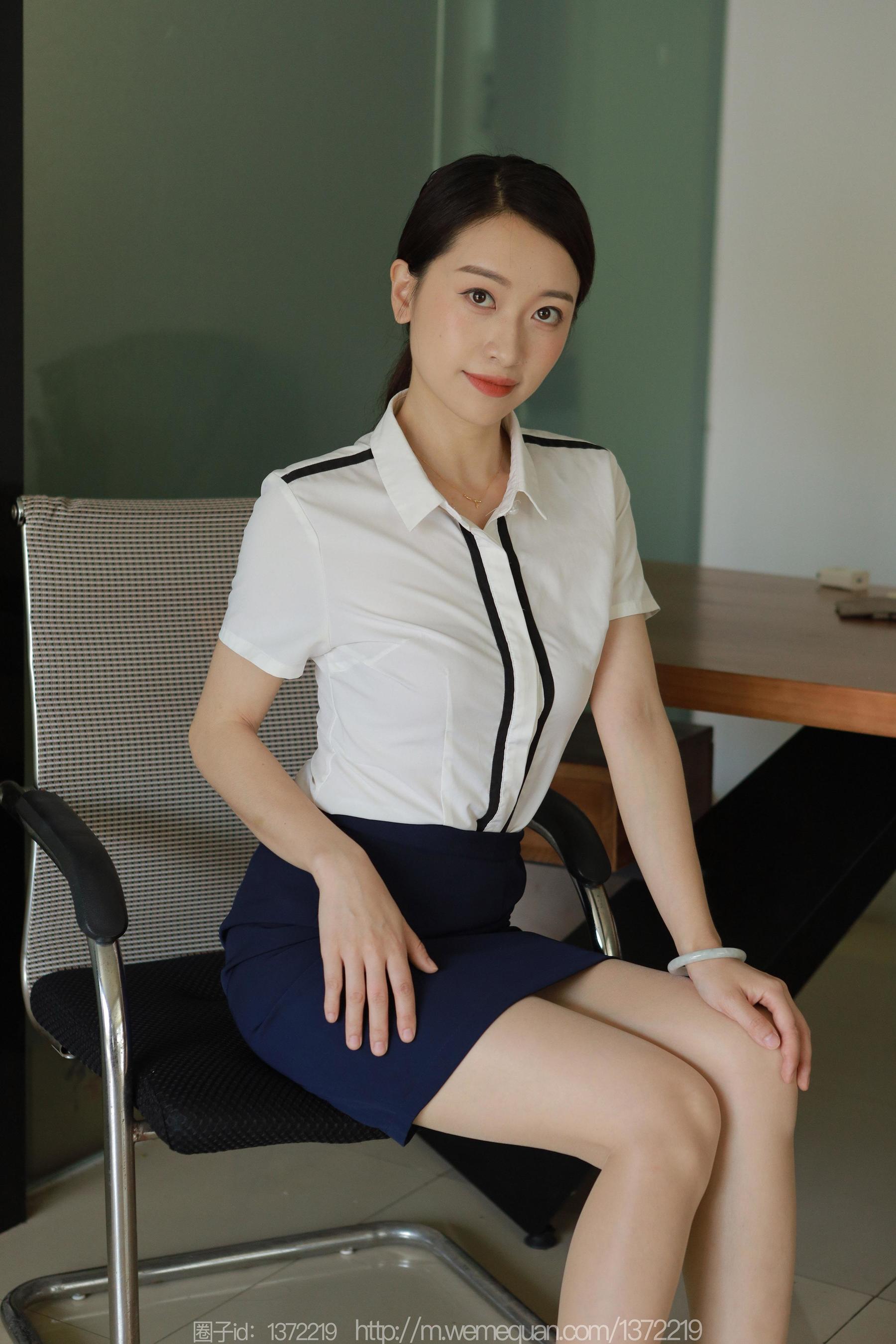 IESS异思趣向 - 模特：小婕 《桌上的交易》