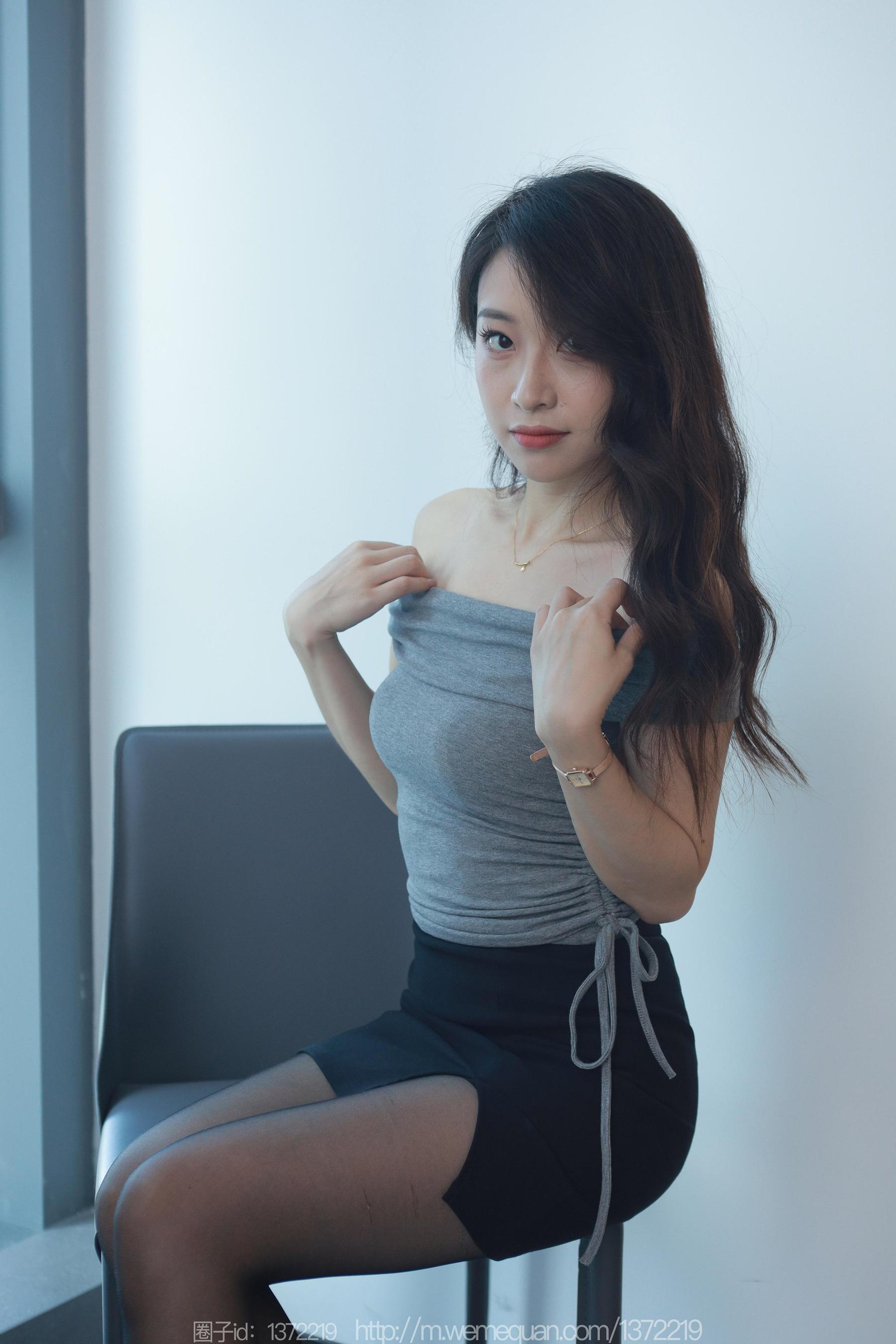 IESS异思趣向 - 模特：小婕 《紧身的包臀裙》