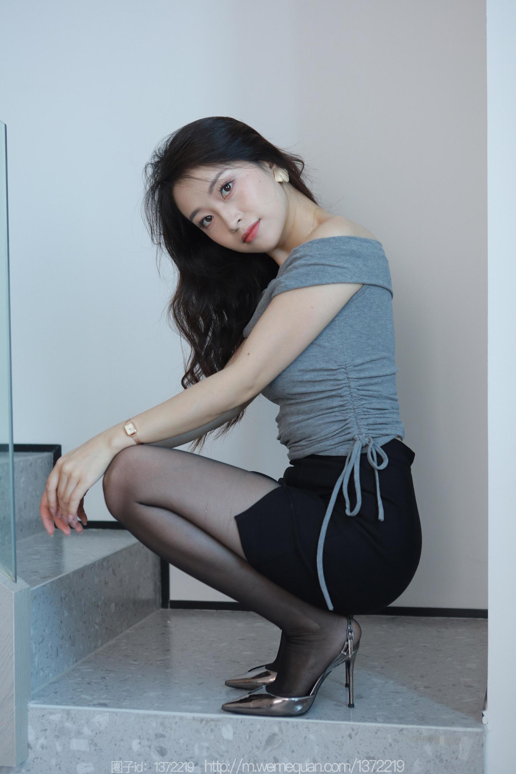 IESS异思趣向 - 模特：小婕 《紧身的包臀裙》