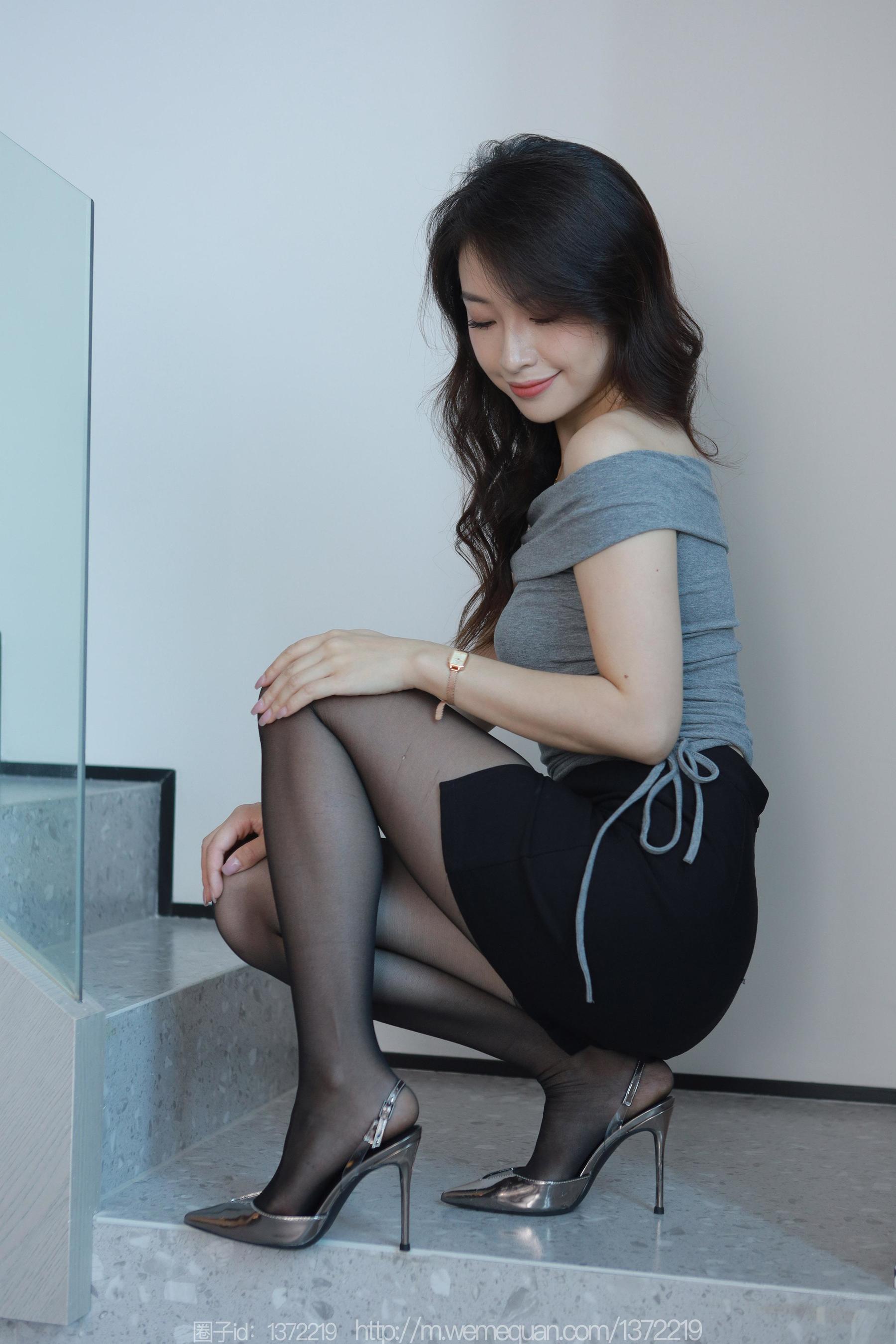 IESS异思趣向 - 模特：小婕 《紧身的包臀裙》