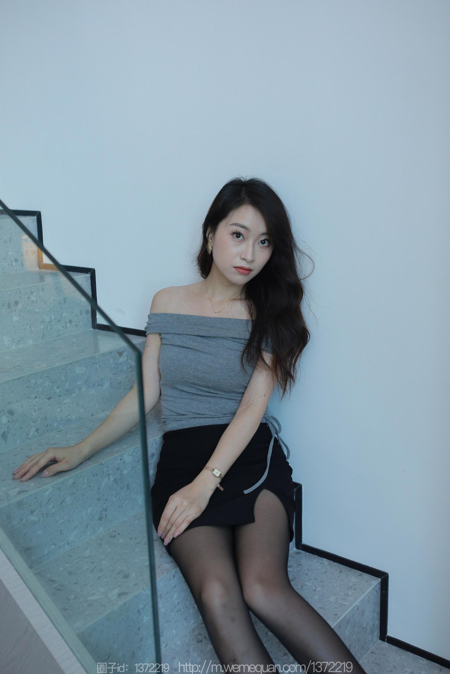 IESS异思趣向 - 模特：小婕 《紧身的包臀裙》