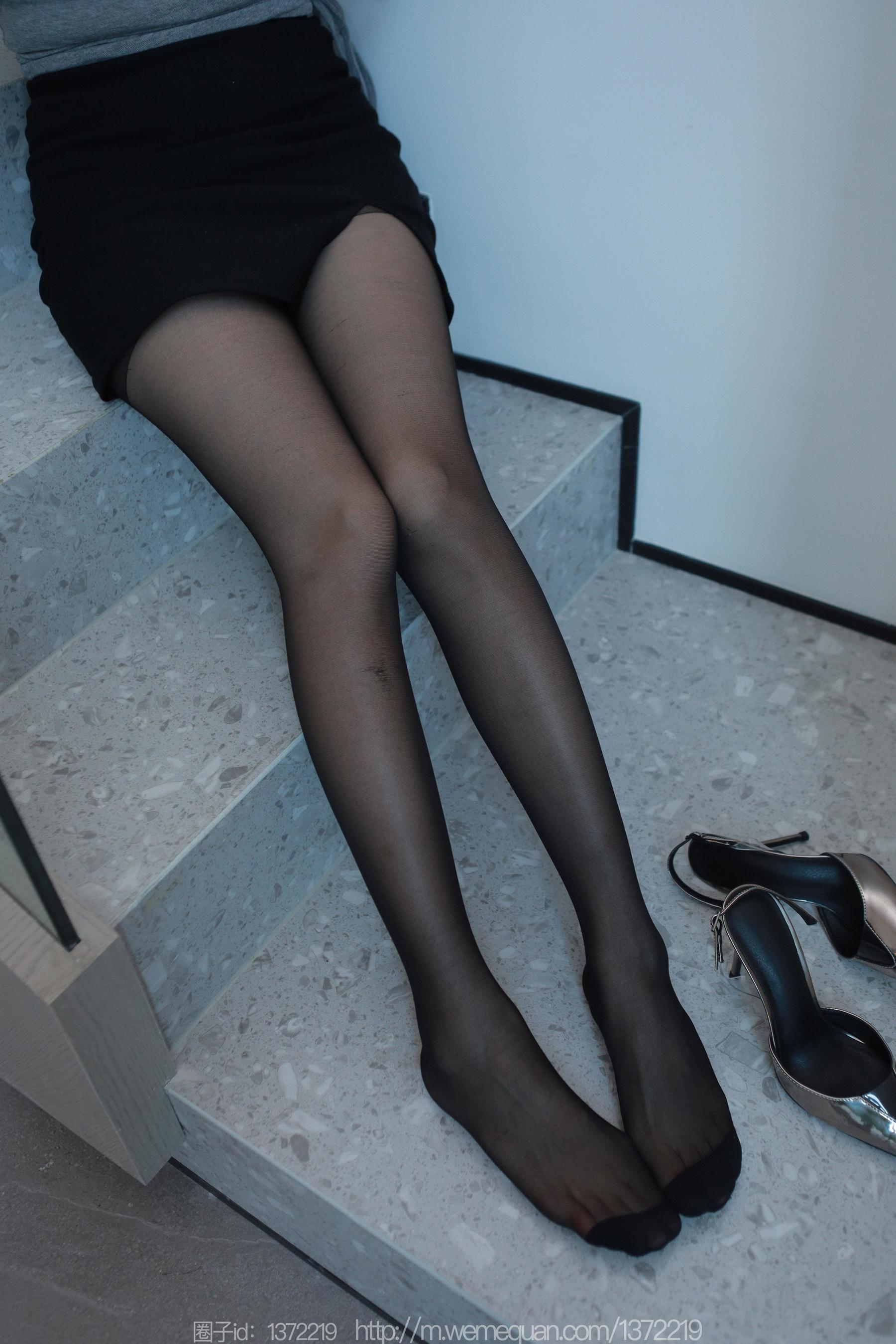 IESS异思趣向 - 模特：小婕 《紧身的包臀裙》