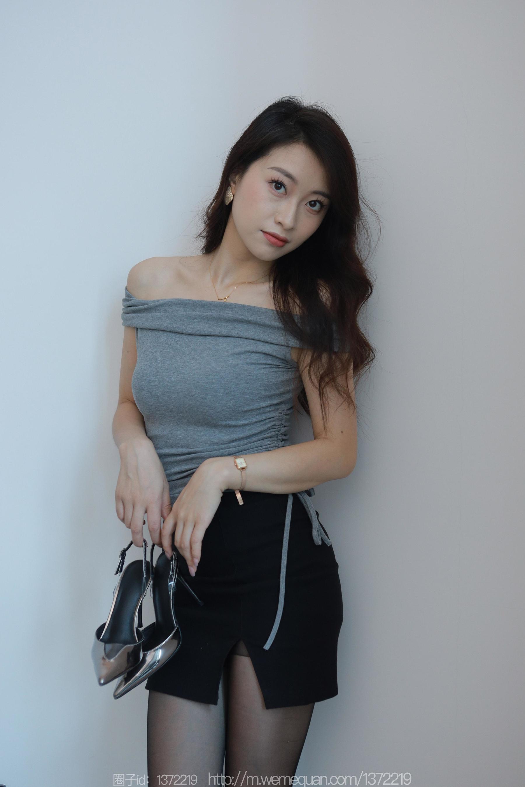 IESS异思趣向 - 模特：小婕 《紧身的包臀裙》