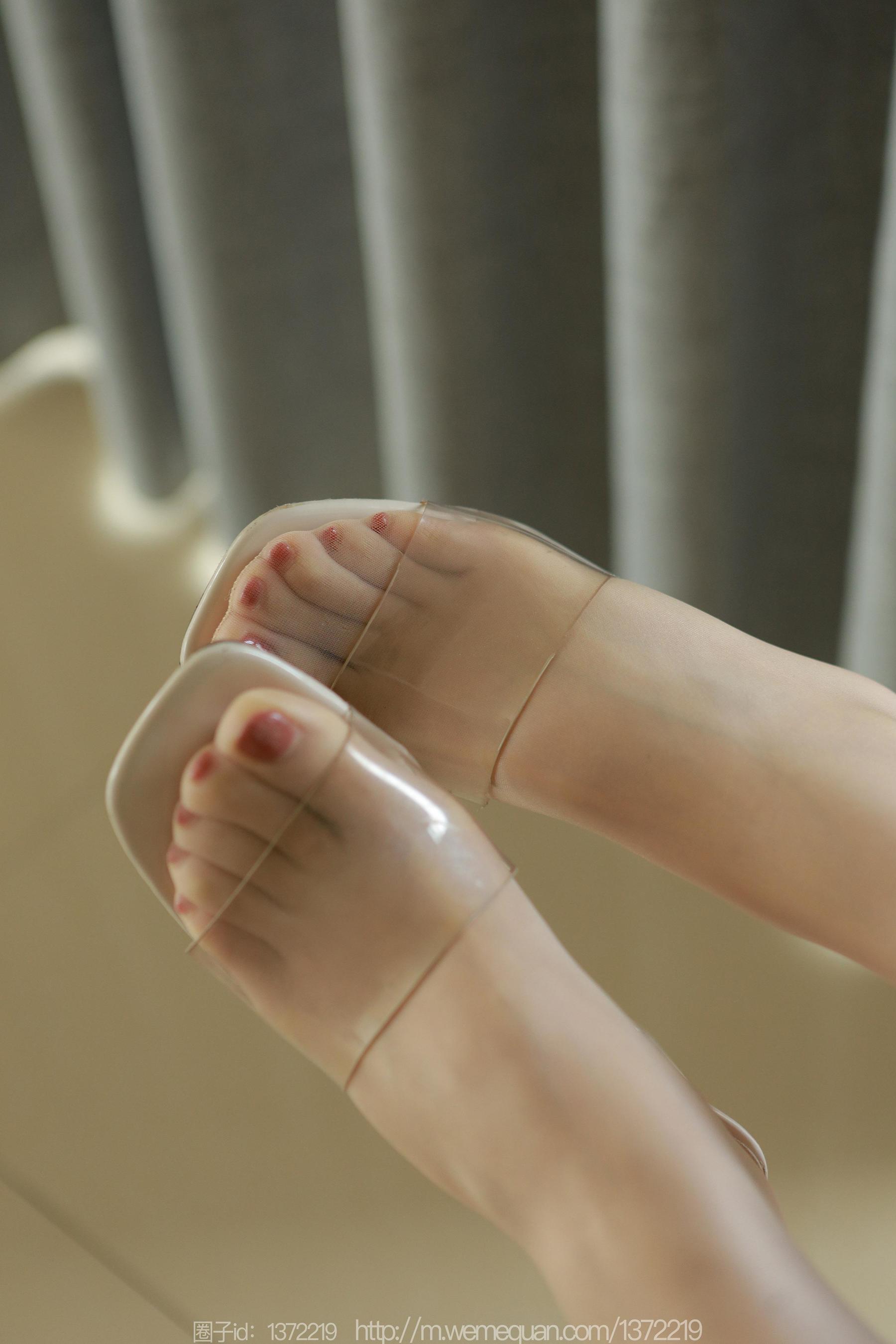 IESS异思趣向 - 模特：小婕 《香槟色吊带裙》