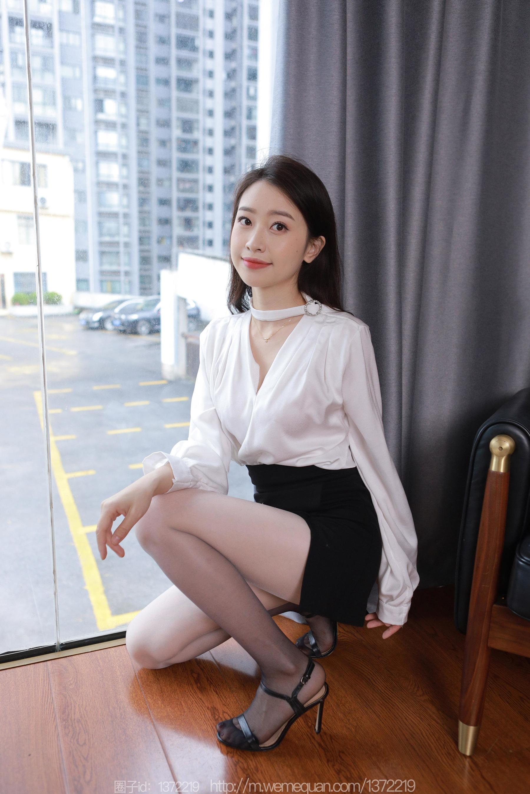 IESS异思趣向 - 模特：小婕 《黑白渐变》