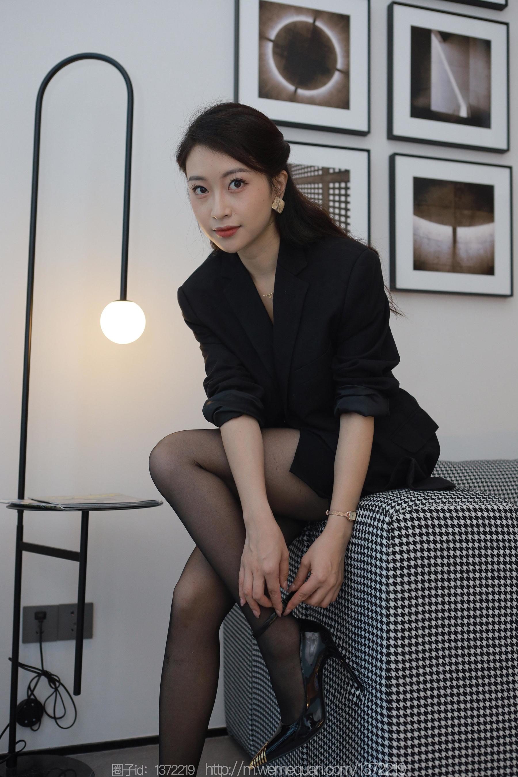 IESS异思趣向 - 模特：小婕 《黑金高跟鞋》