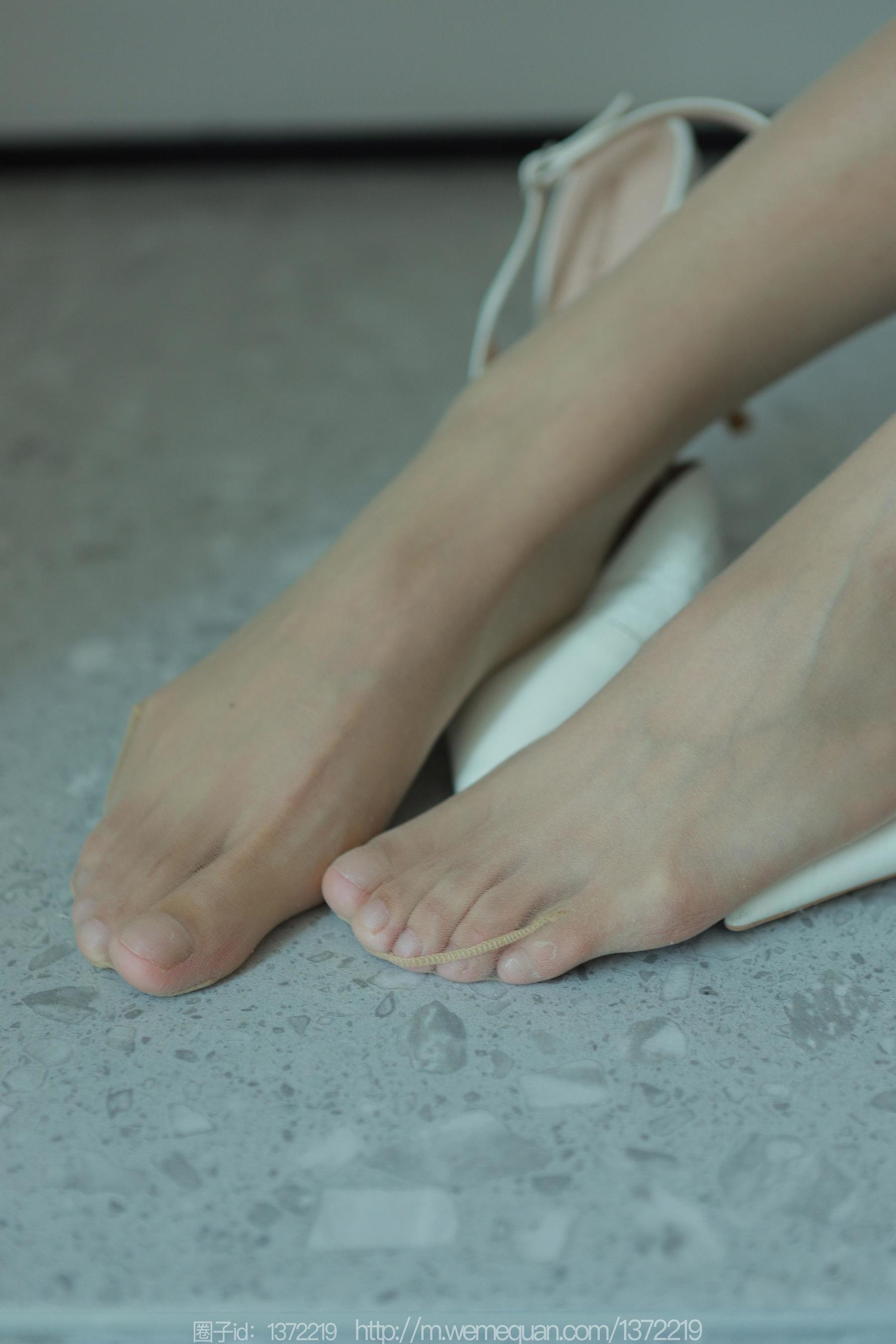 IESS异思趣向 - 模特：小宝 《浅色包臀裙》