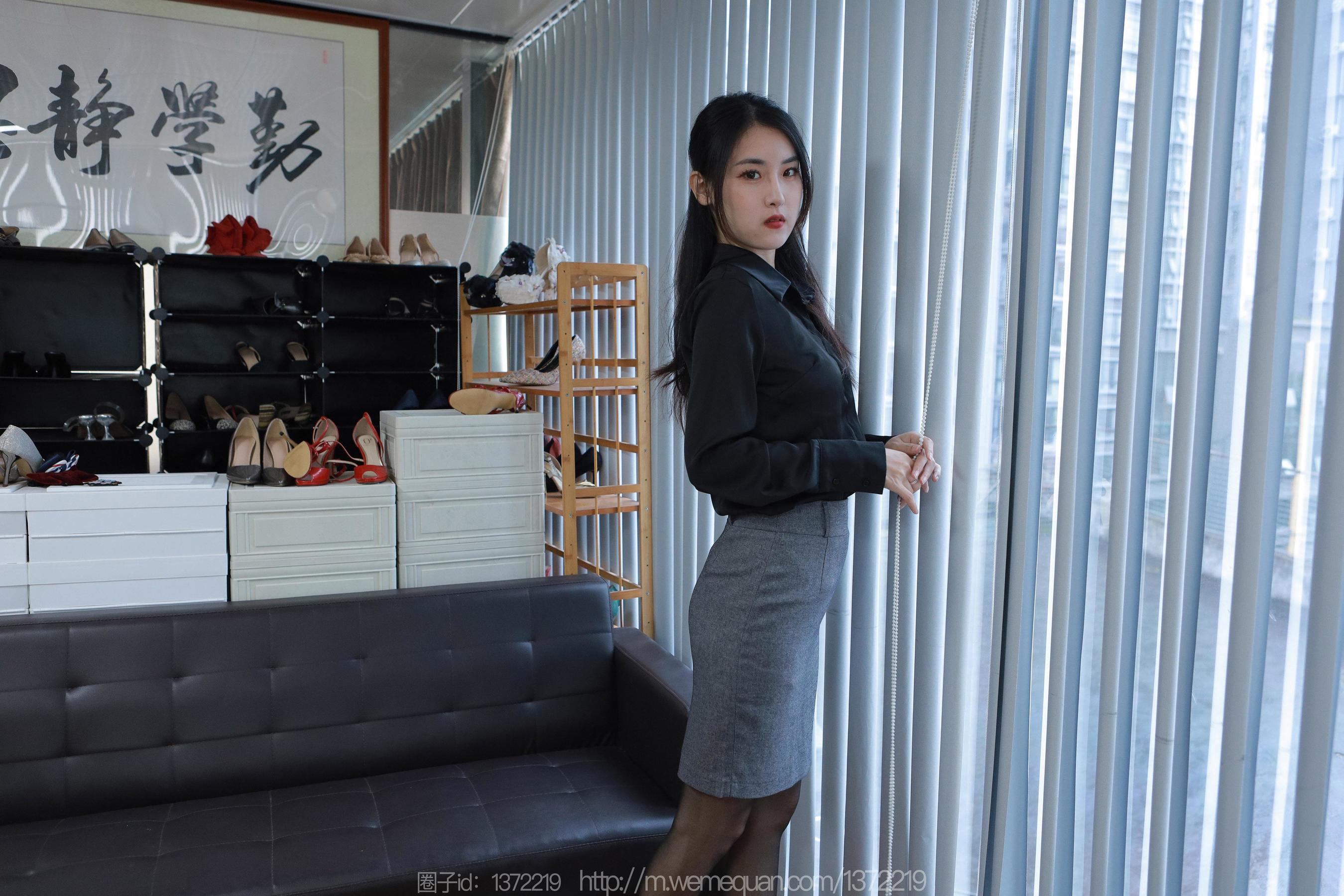 IESS异思趣向 - 模特：小宝 《灰裙OL》