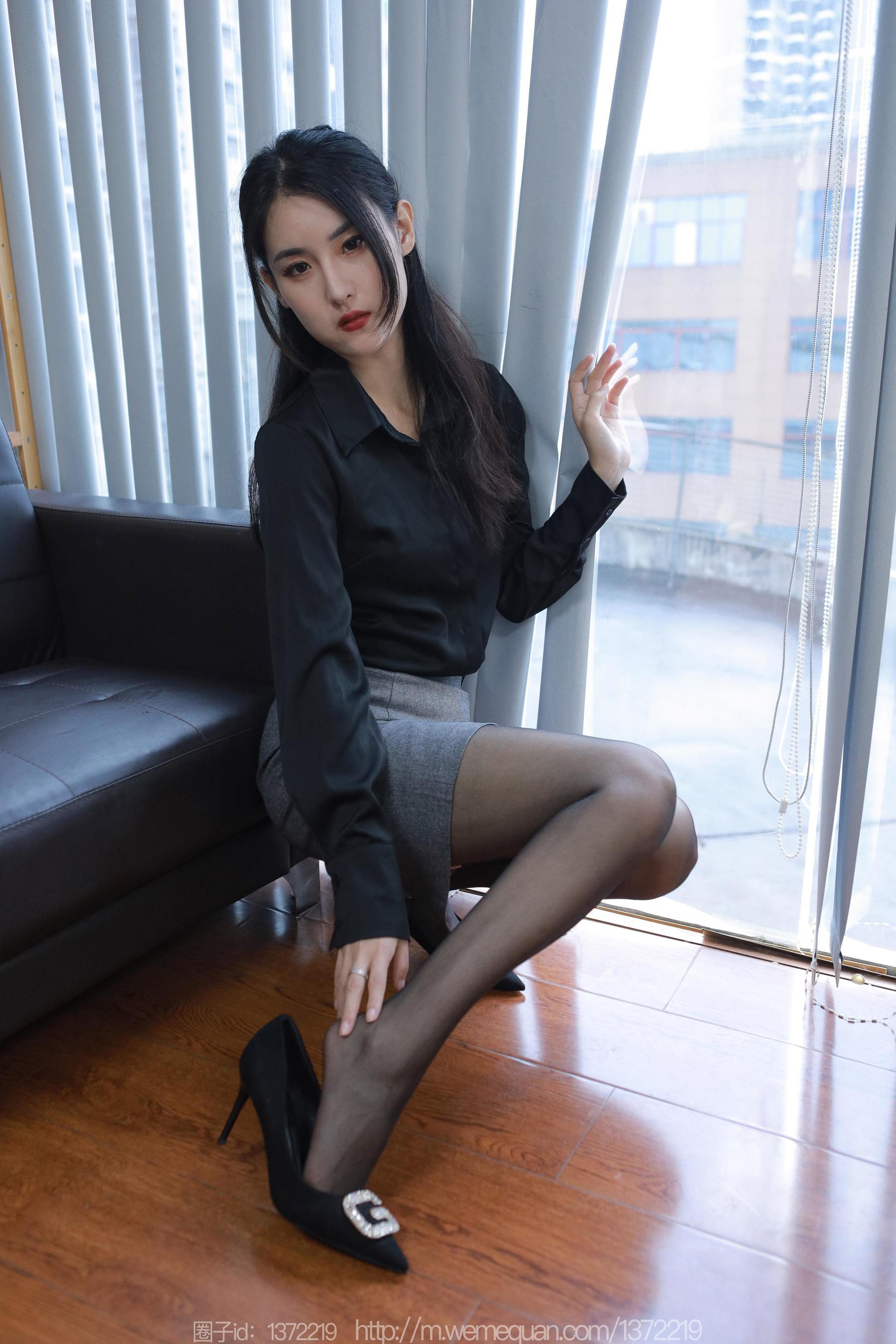 IESS异思趣向 - 模特：小宝 《灰裙OL》