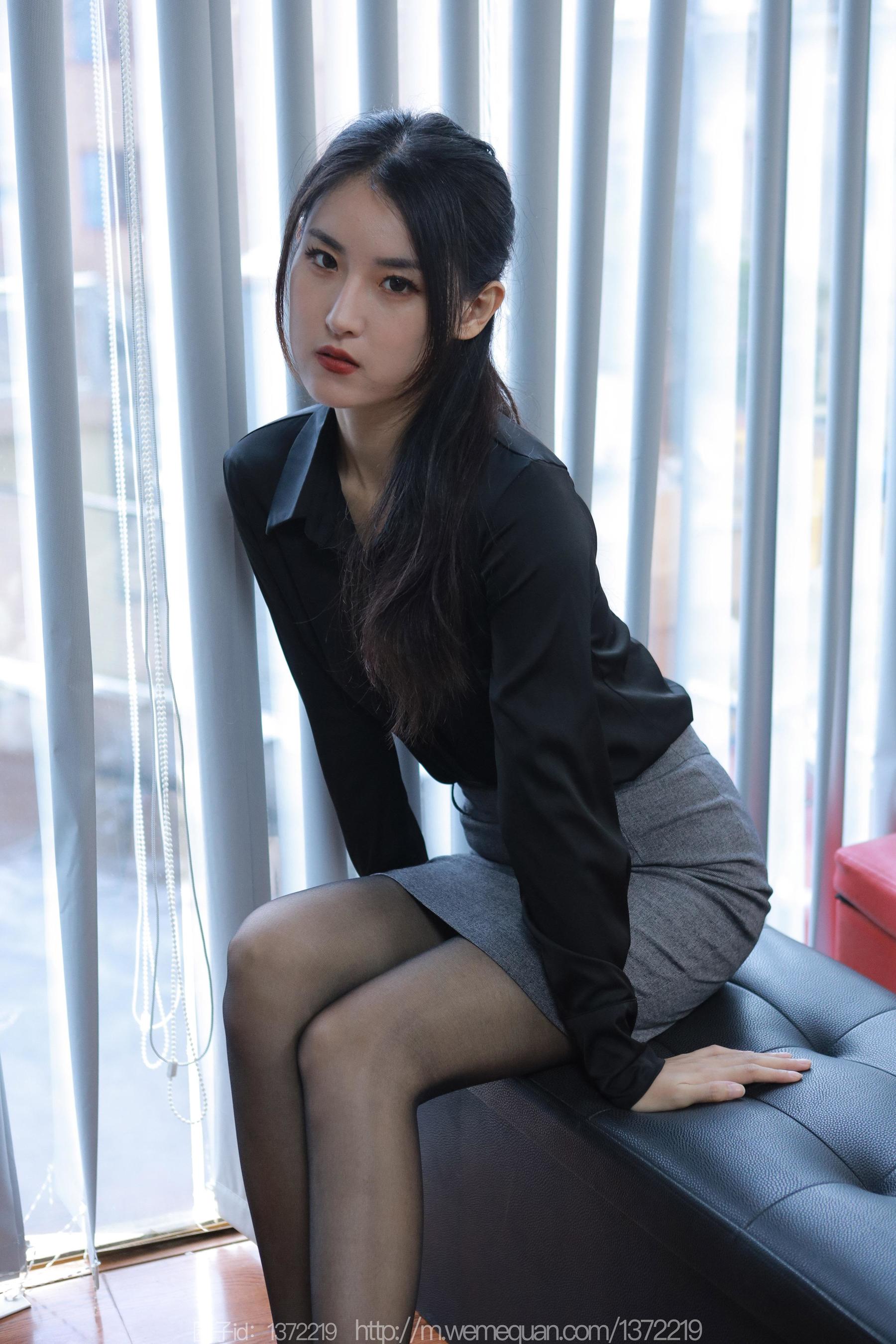 IESS异思趣向 - 模特：小宝 《灰裙OL》