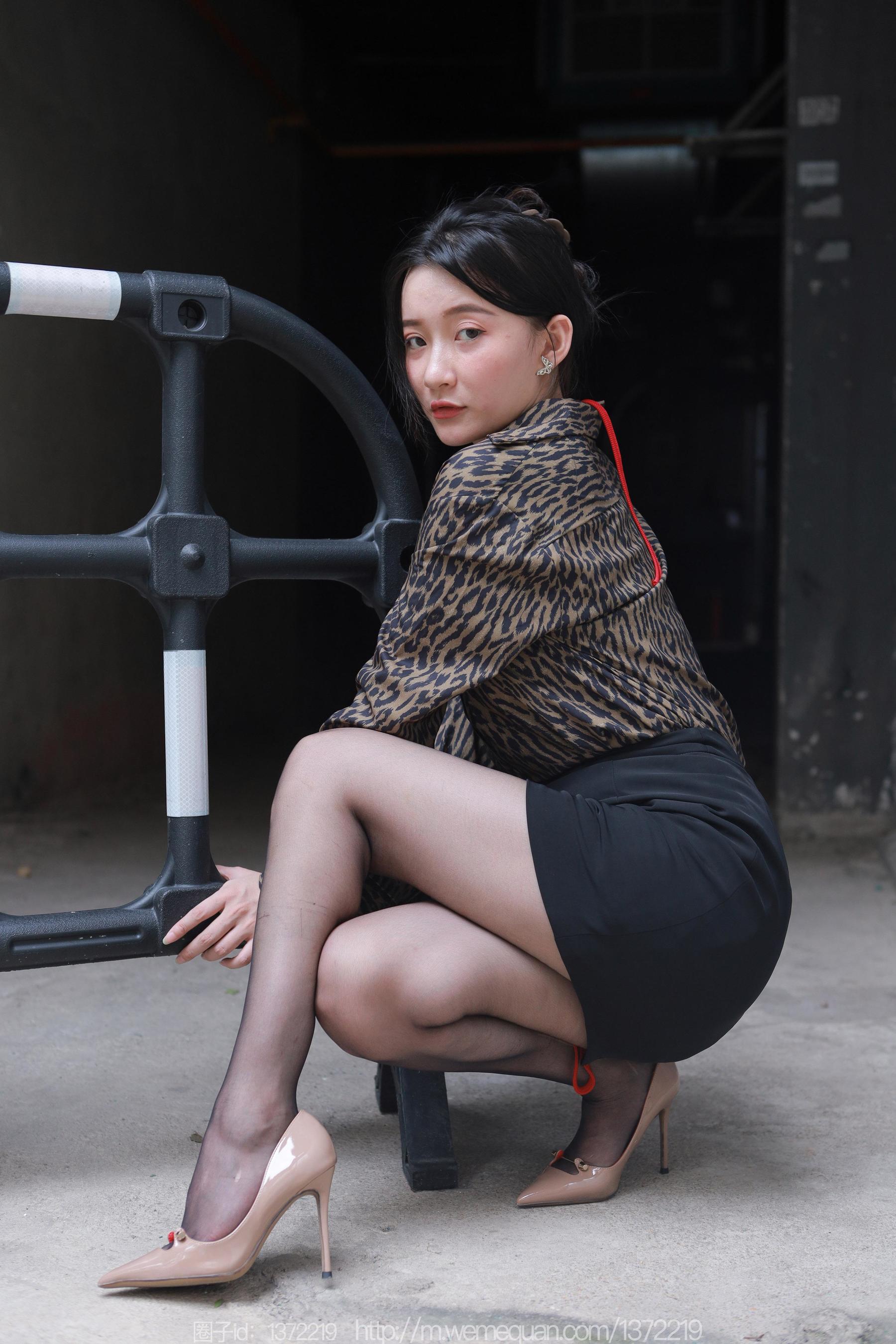 IESS异思趣向 - 模特：秋秋 《孤身走暗巷》
