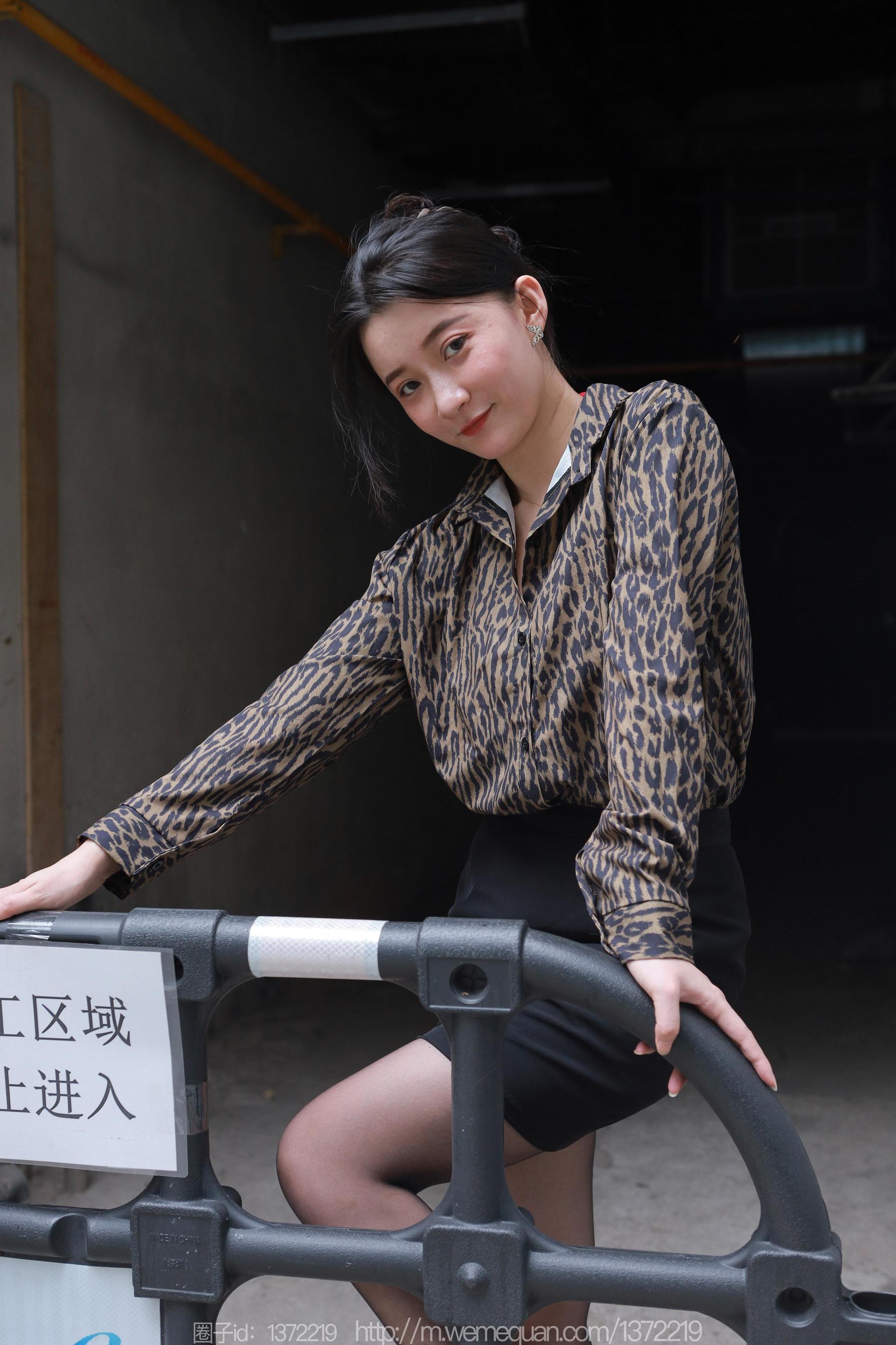 IESS异思趣向 - 模特：秋秋 《孤身走暗巷》