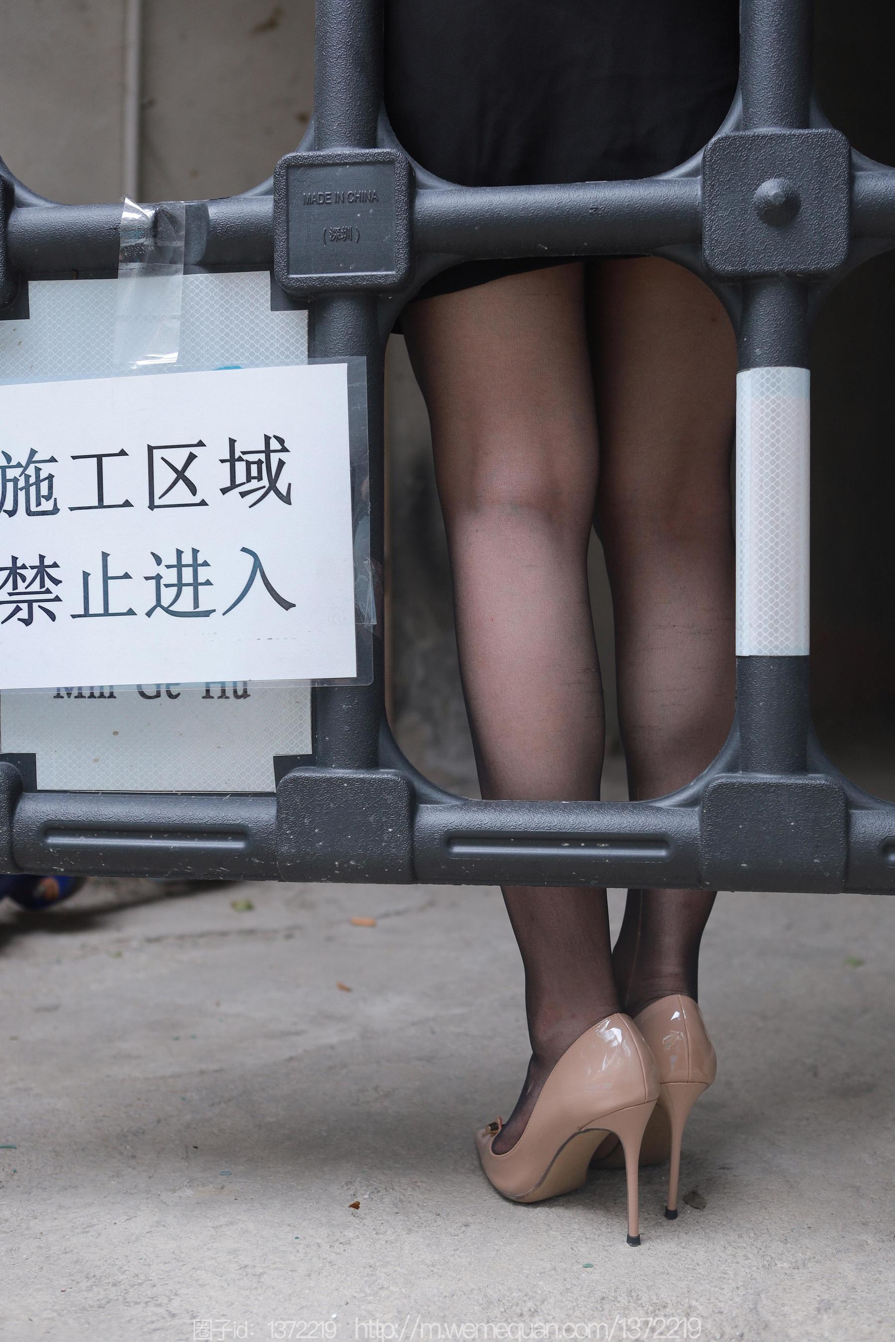 IESS异思趣向 - 模特：秋秋 《孤身走暗巷》