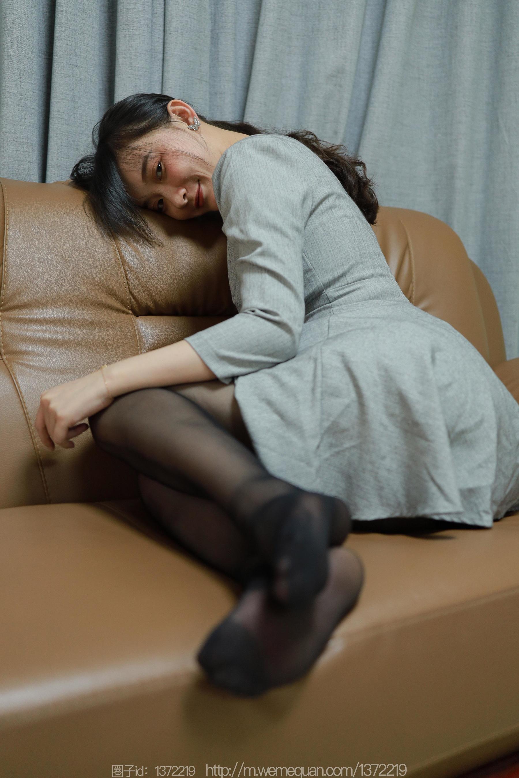 IESS异思趣向 - 模特：秋秋 《沙发上的女人》