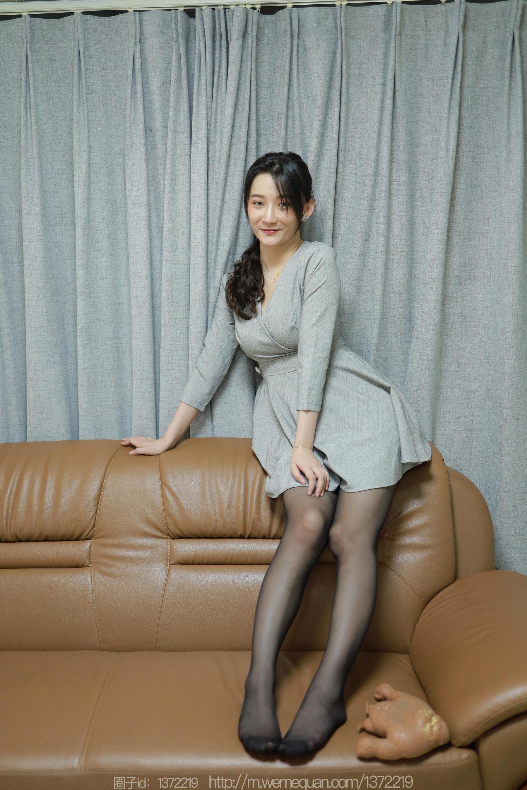 IESS异思趣向 - 模特：秋秋 《沙发上的女人》