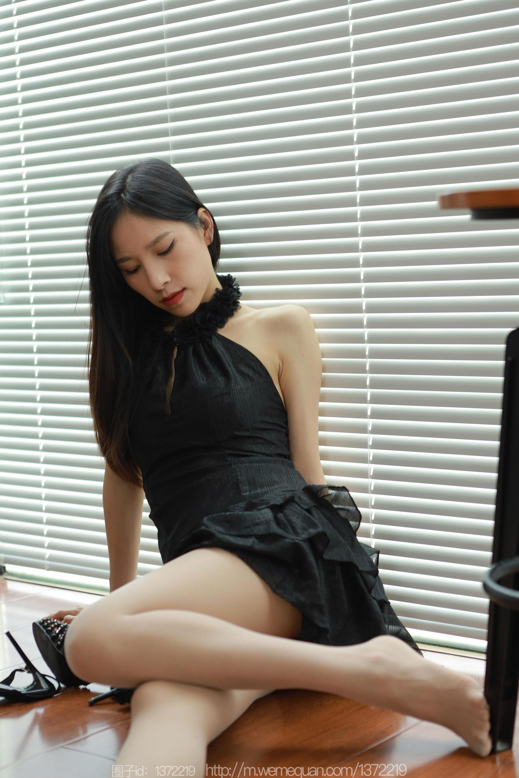 IESS异思趣向 - 模特：美子 《露背连衣裙》