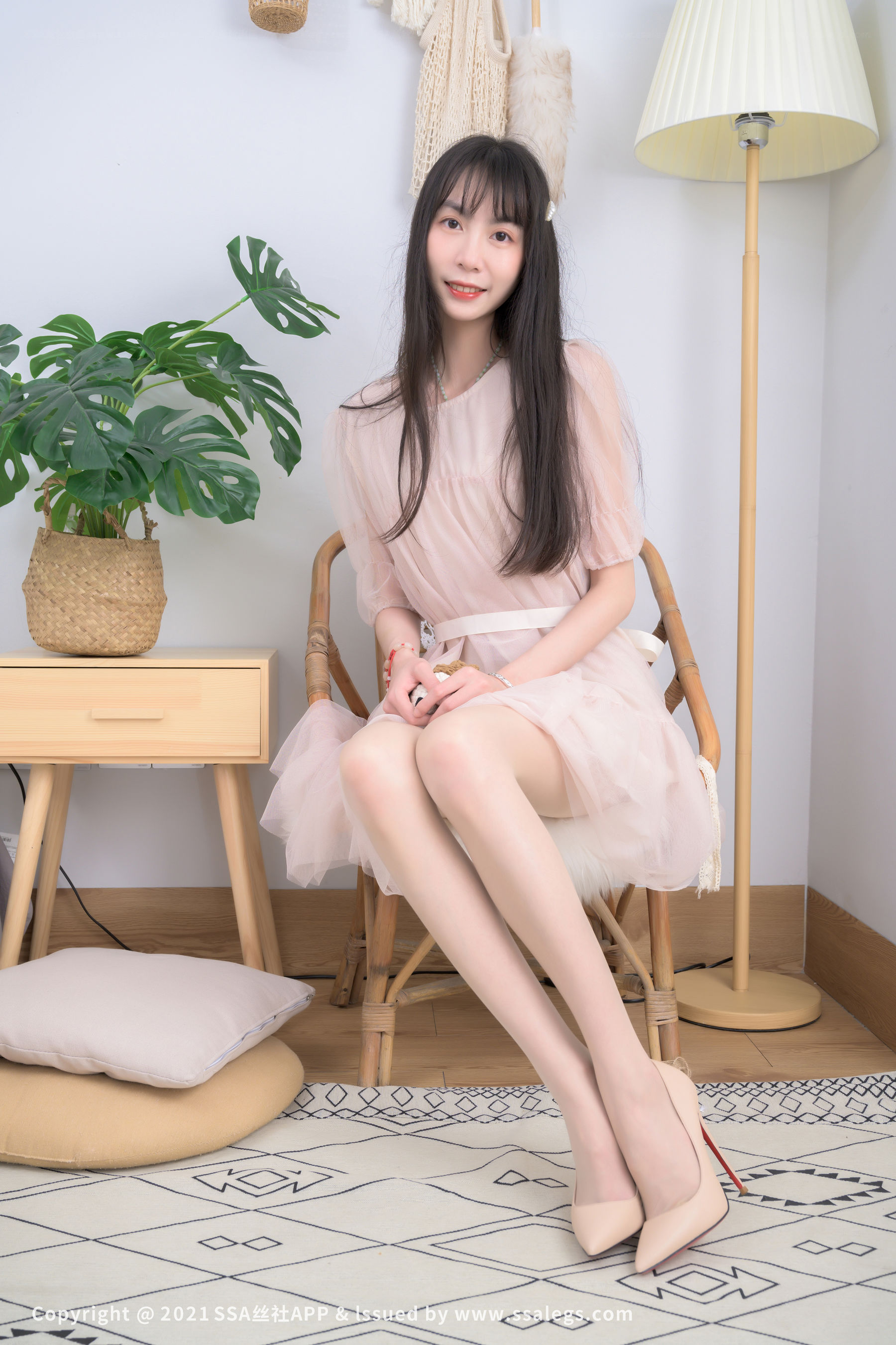 [SSA丝社]超清写真 No.764 模特 团团 的肉色油亮开裆丝袜（上）