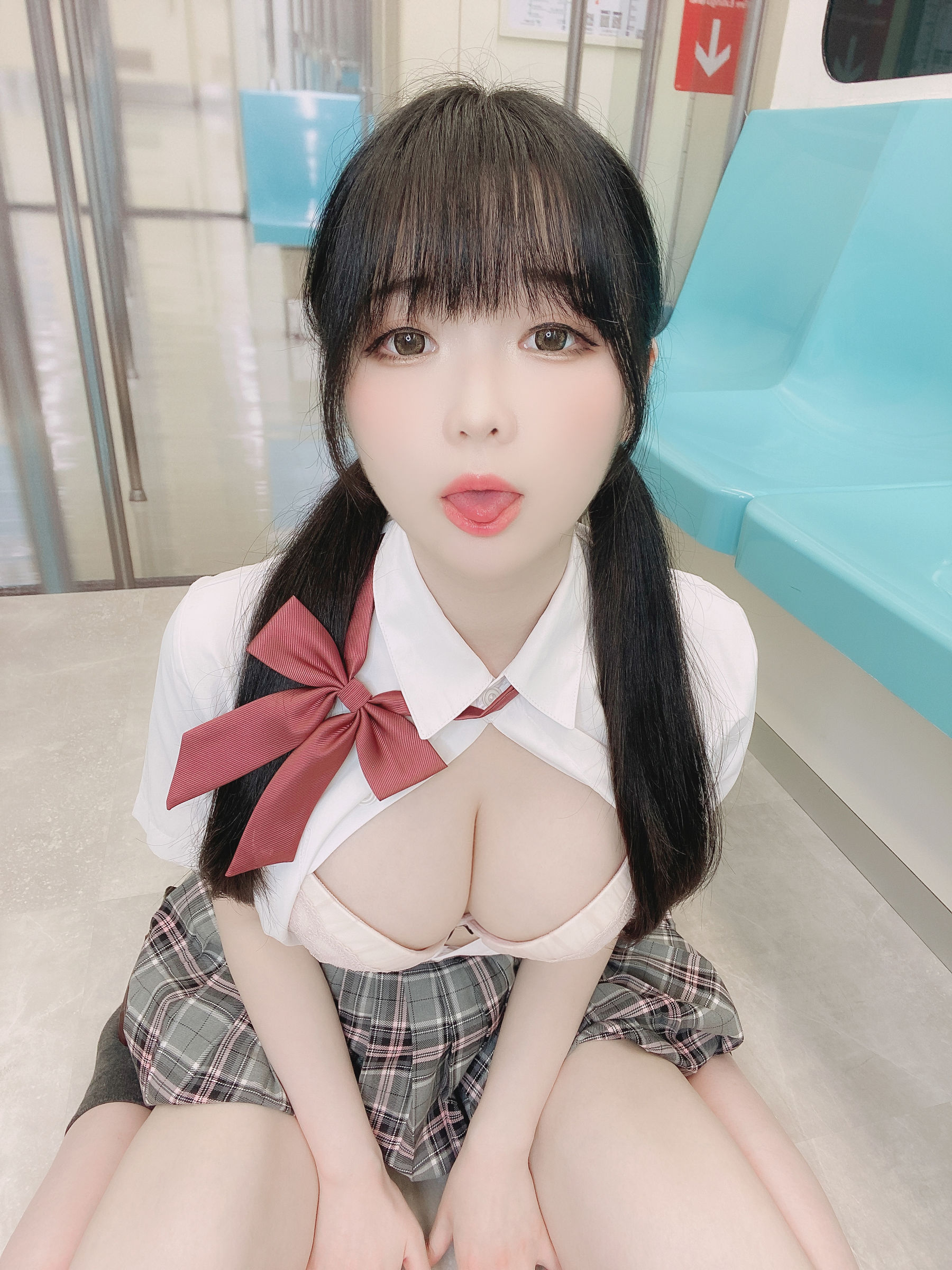 微博妹纸霜月shimo - JK格子裙