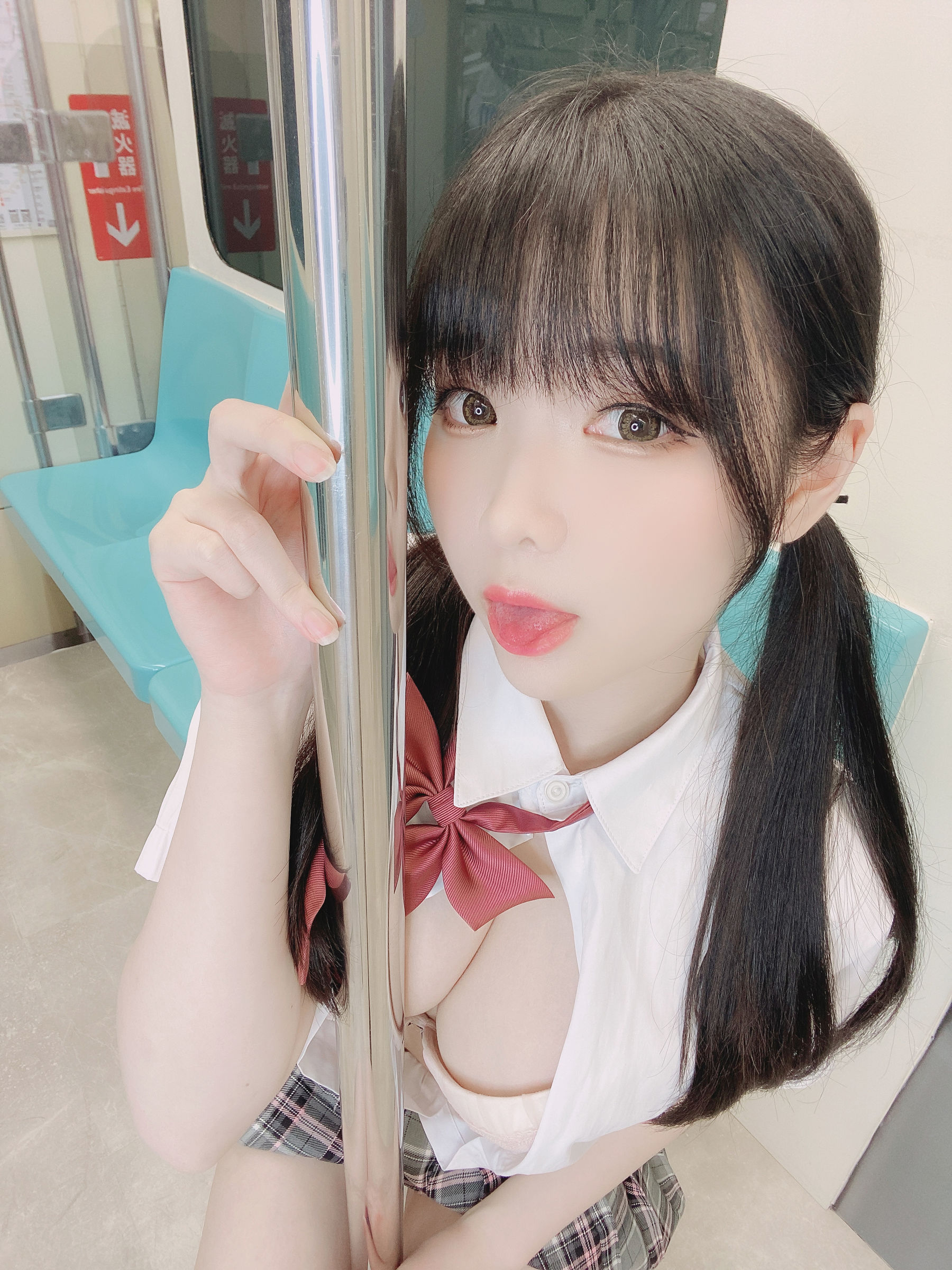 微博妹纸霜月shimo - JK格子裙