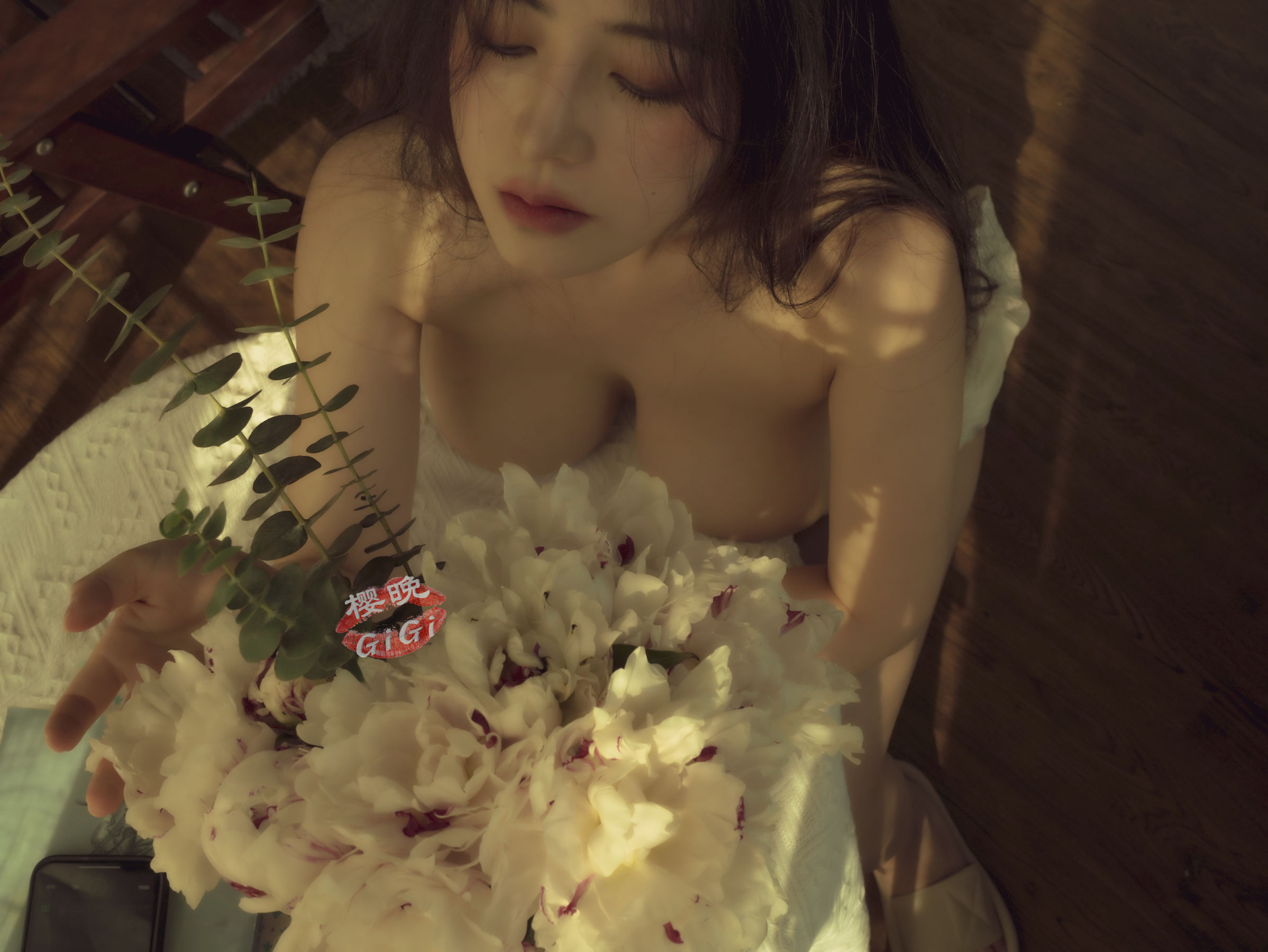 网络红人樱晚gigi - 窗前的花