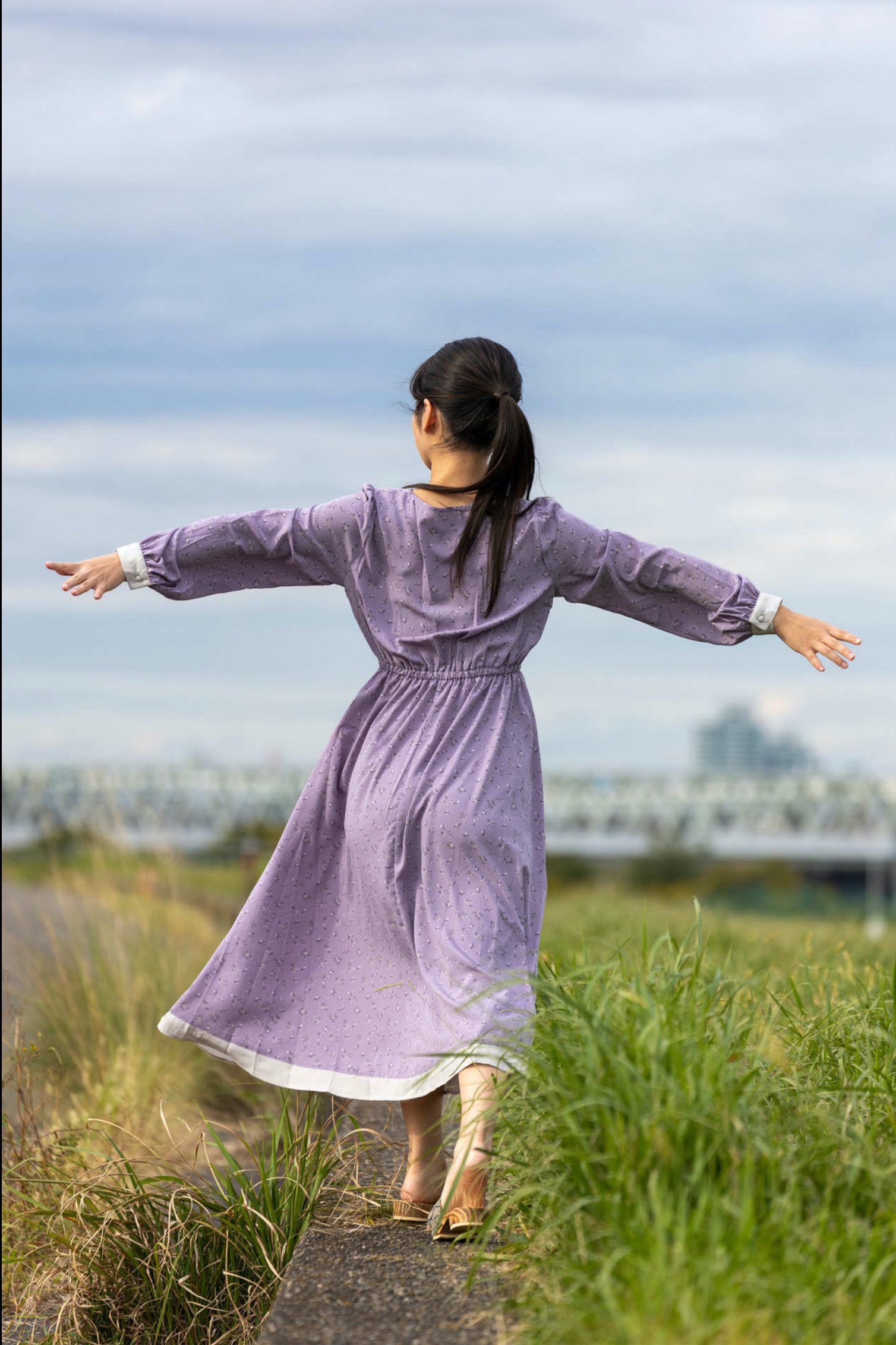 Aoi Mizutani 水谷あおい - Blue sunbeams 蒼い木漏れ日