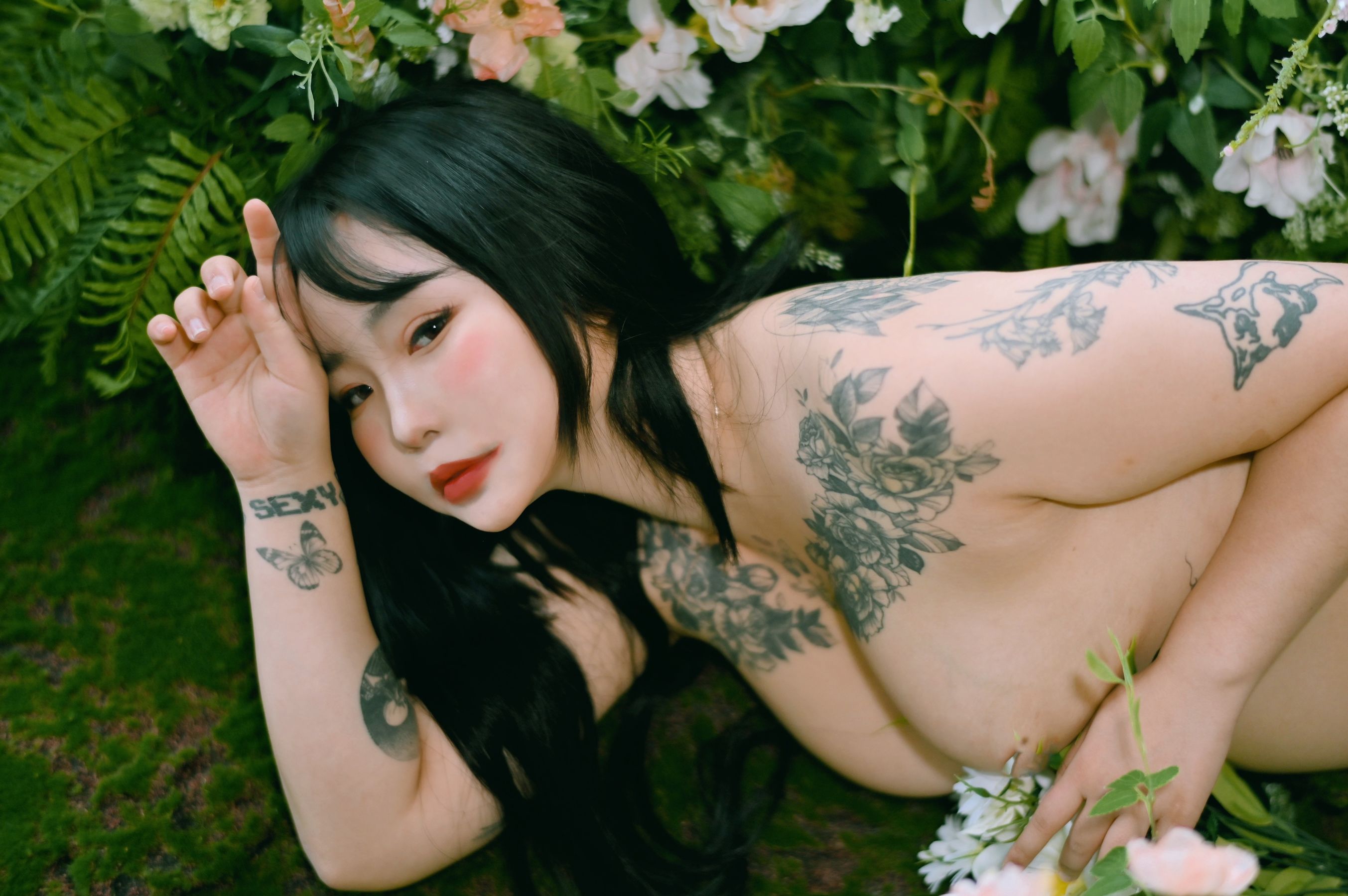 Boyeon Jeon - Nude Flower