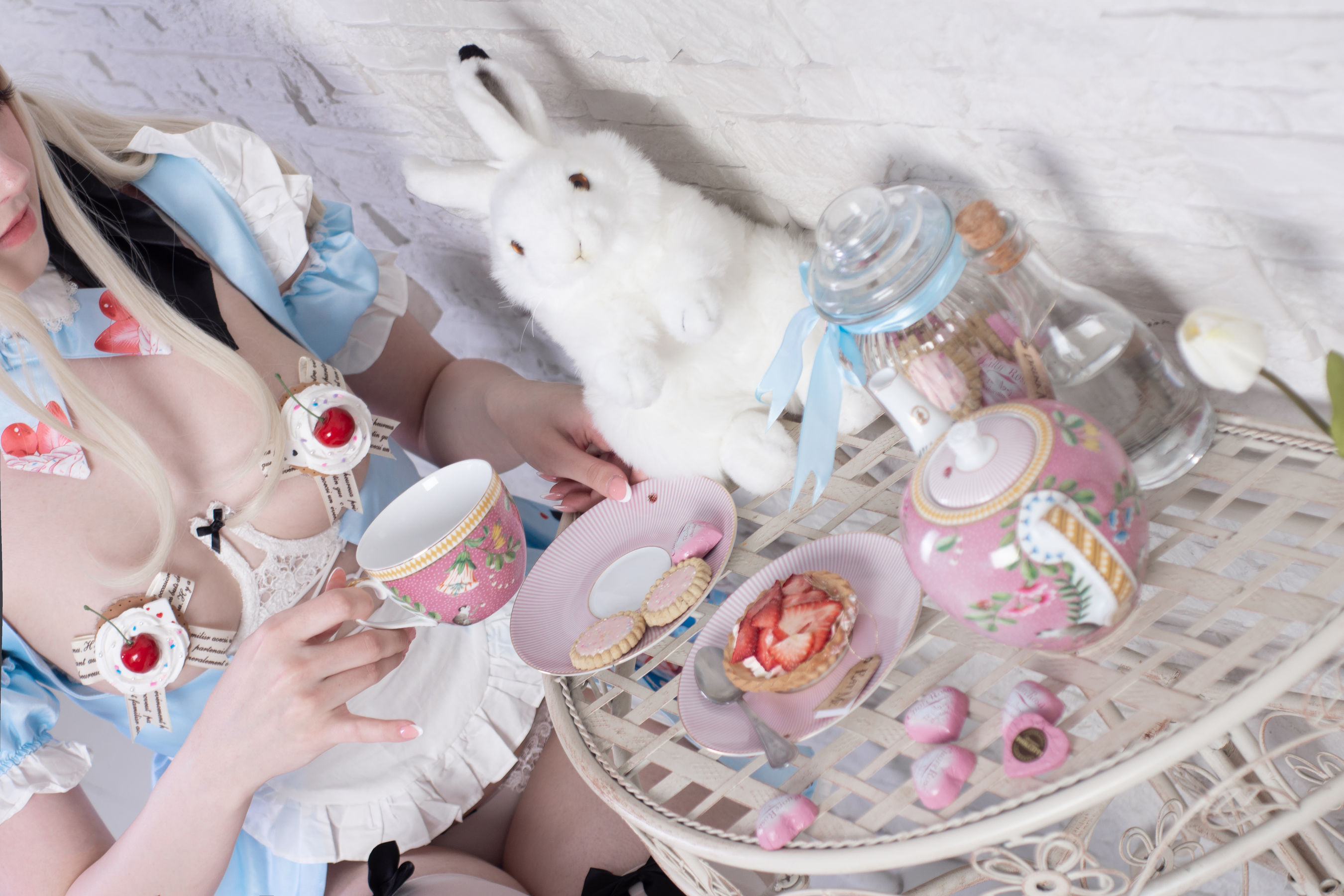 Candy Ball - Alice in Easterland