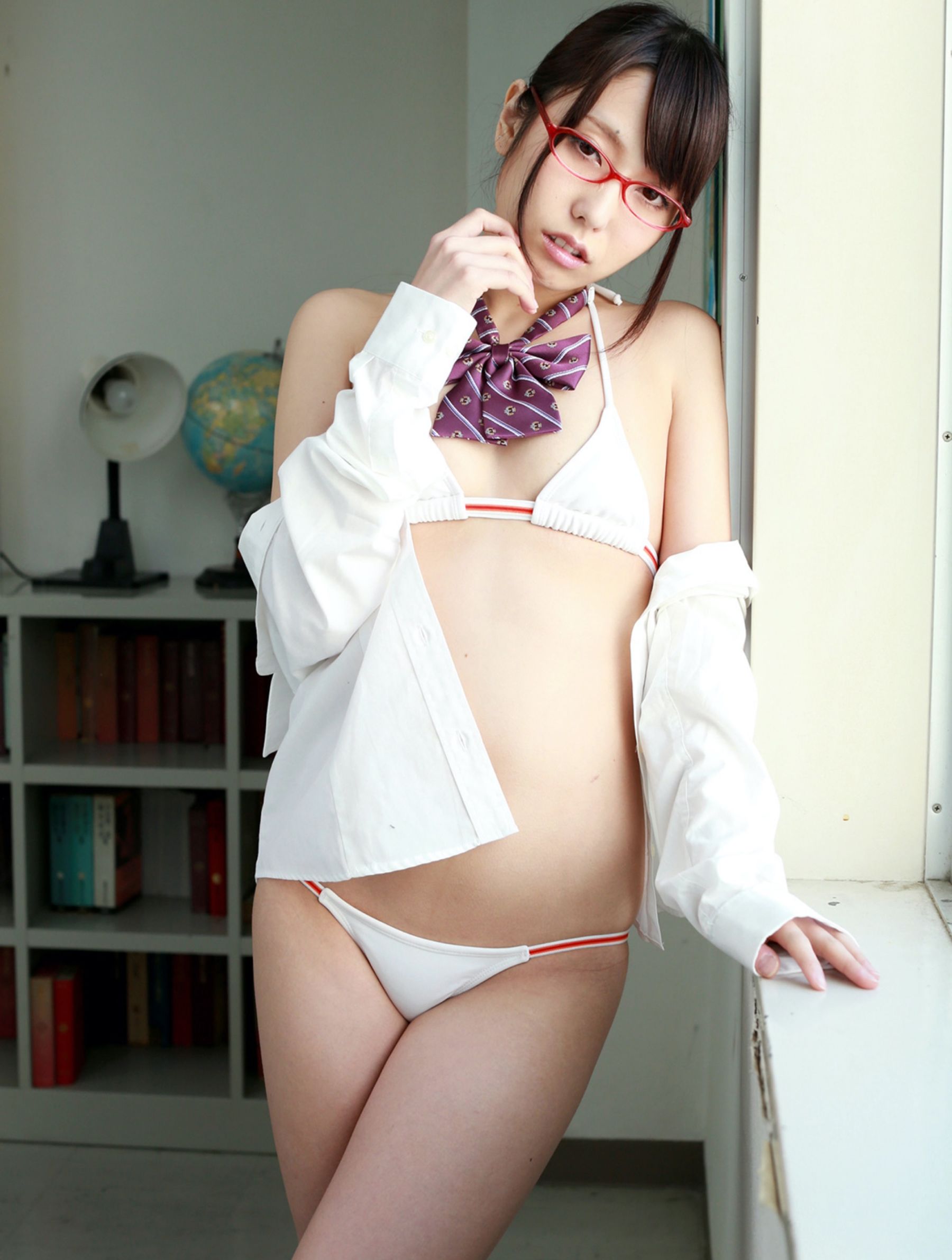 Chika Arimura 有村千佳 - 教室でイケナイコト