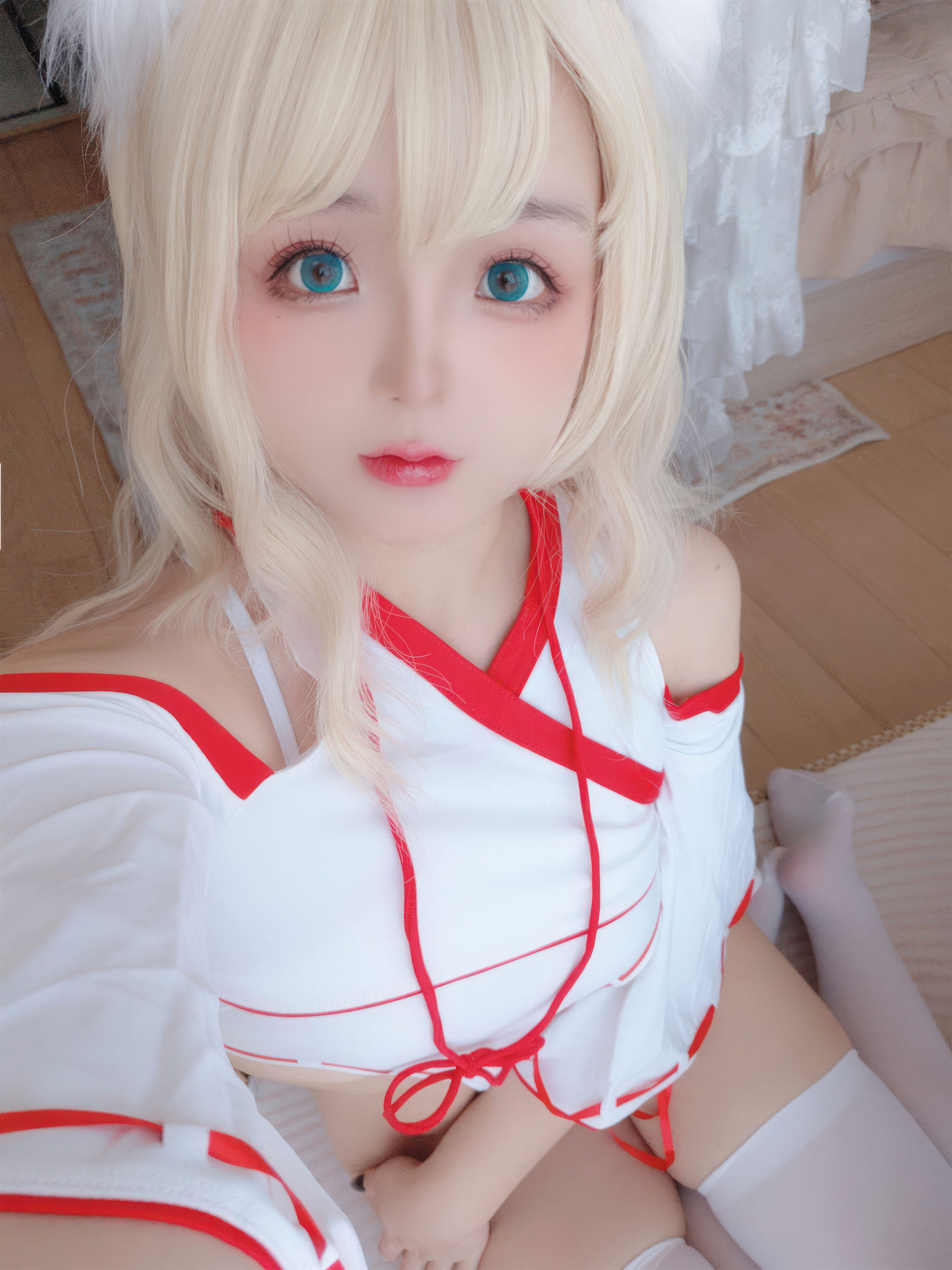 Cosplay日奈娇 - 小狐狸巫女