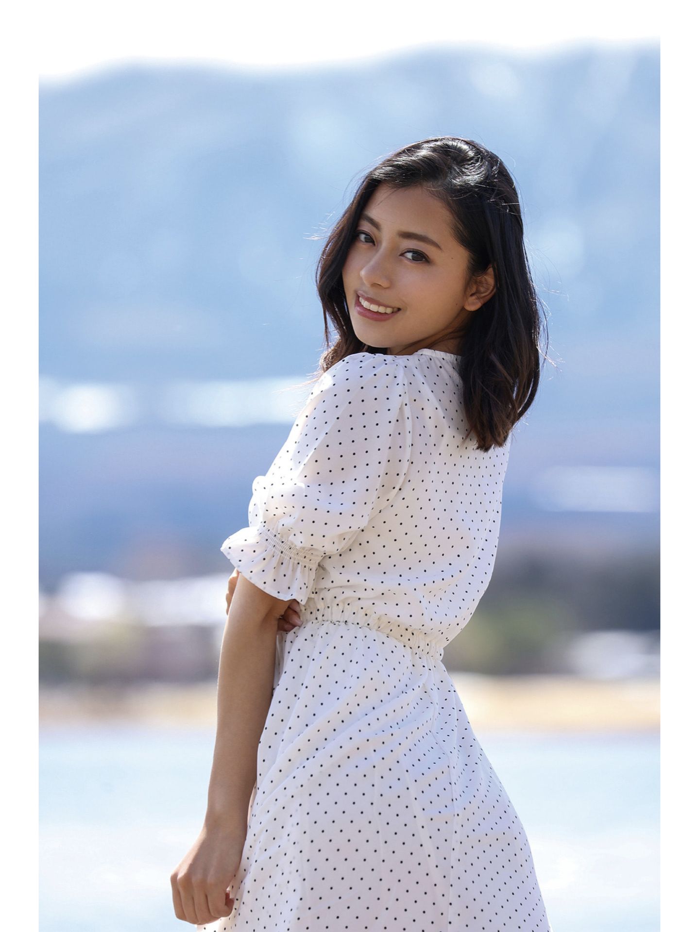 EMILY オフィシャルグラビア写真集 澄んだ季節