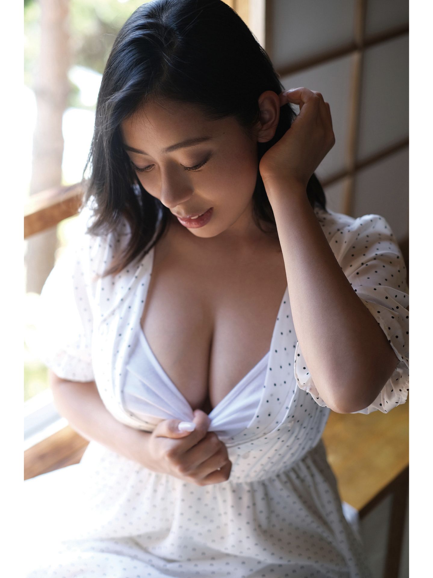 EMILY オフィシャルグラビア写真集 澄んだ季節
