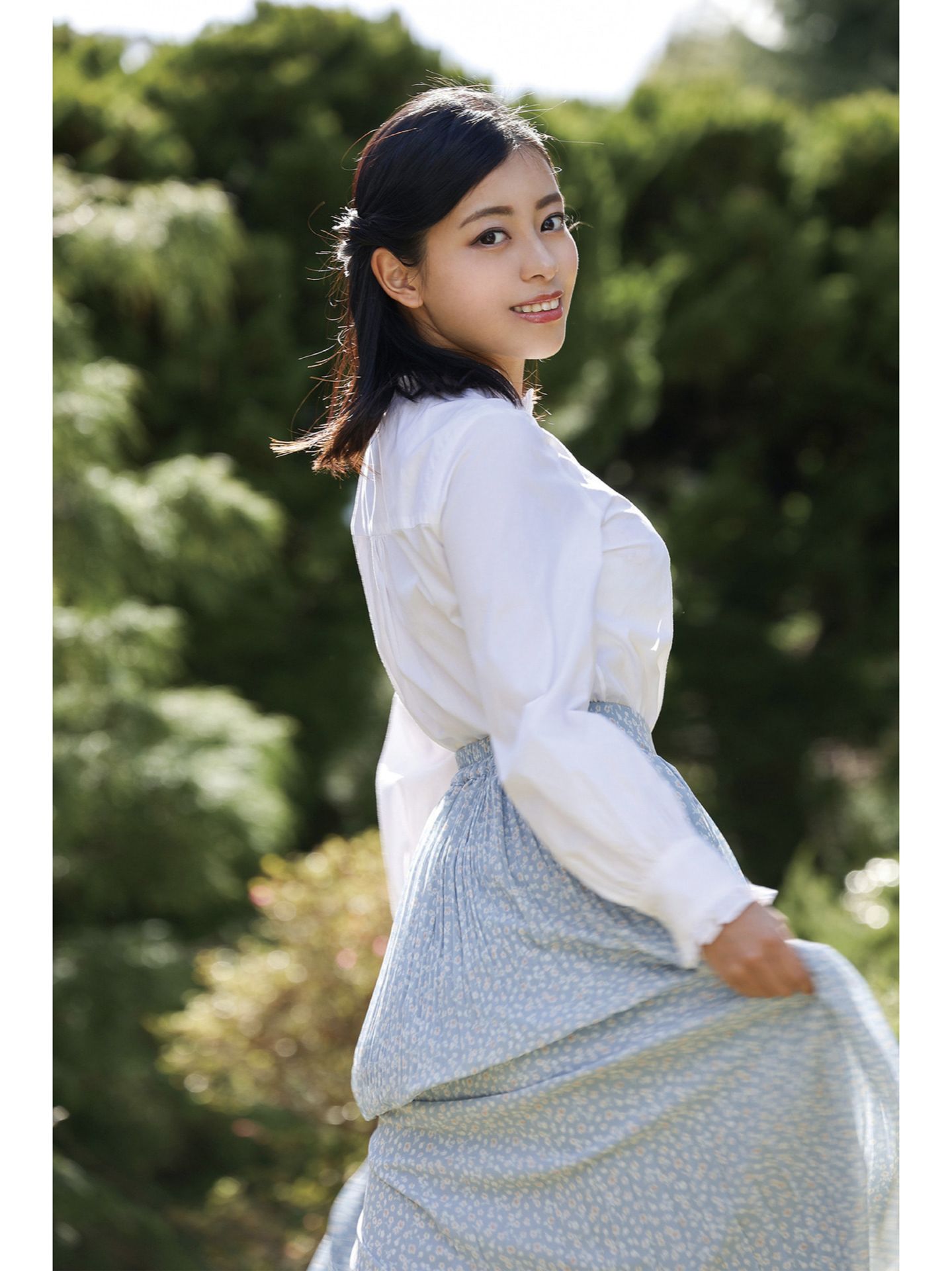 EMILY オフィシャルグラビア写真集 澄んだ季節