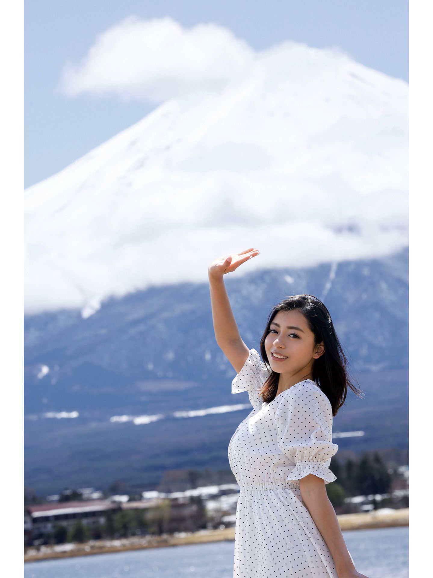 EMILY オフィシャルグラビア写真集 澄んだ季節