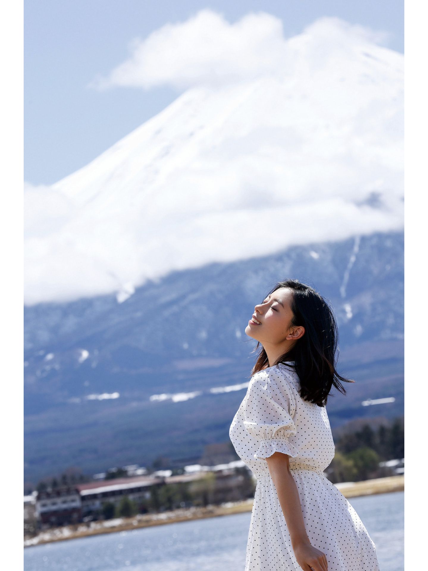 EMILY オフィシャルグラビア写真集 澄んだ季節