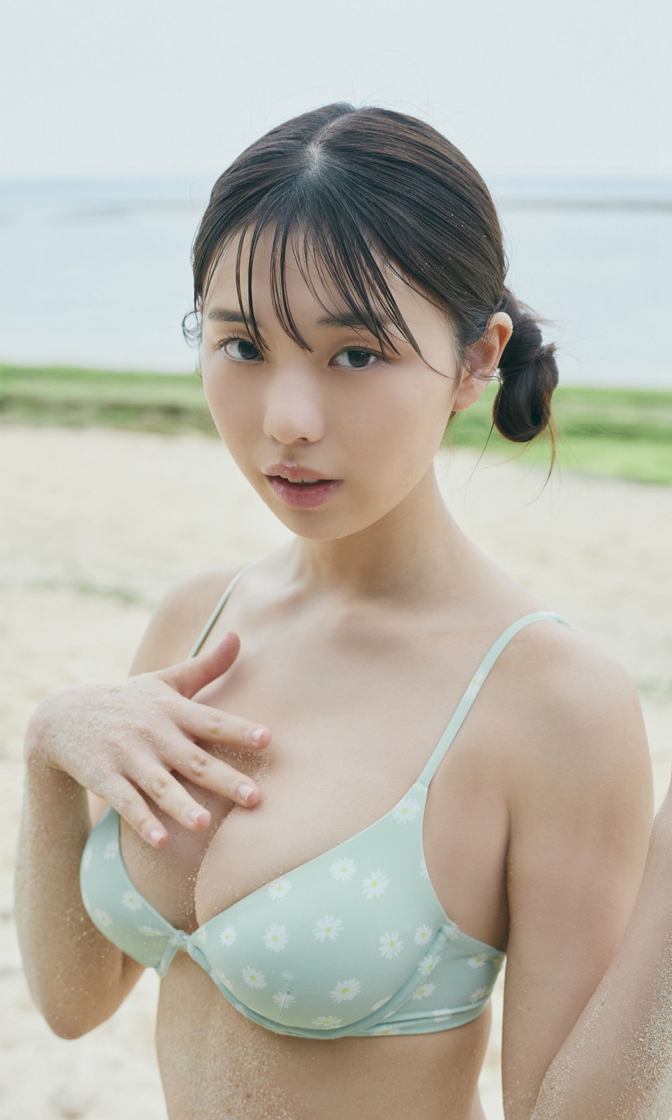 Hina Kikuchi 菊地姫奈 - 満喫するぜ、18歳の夏休み