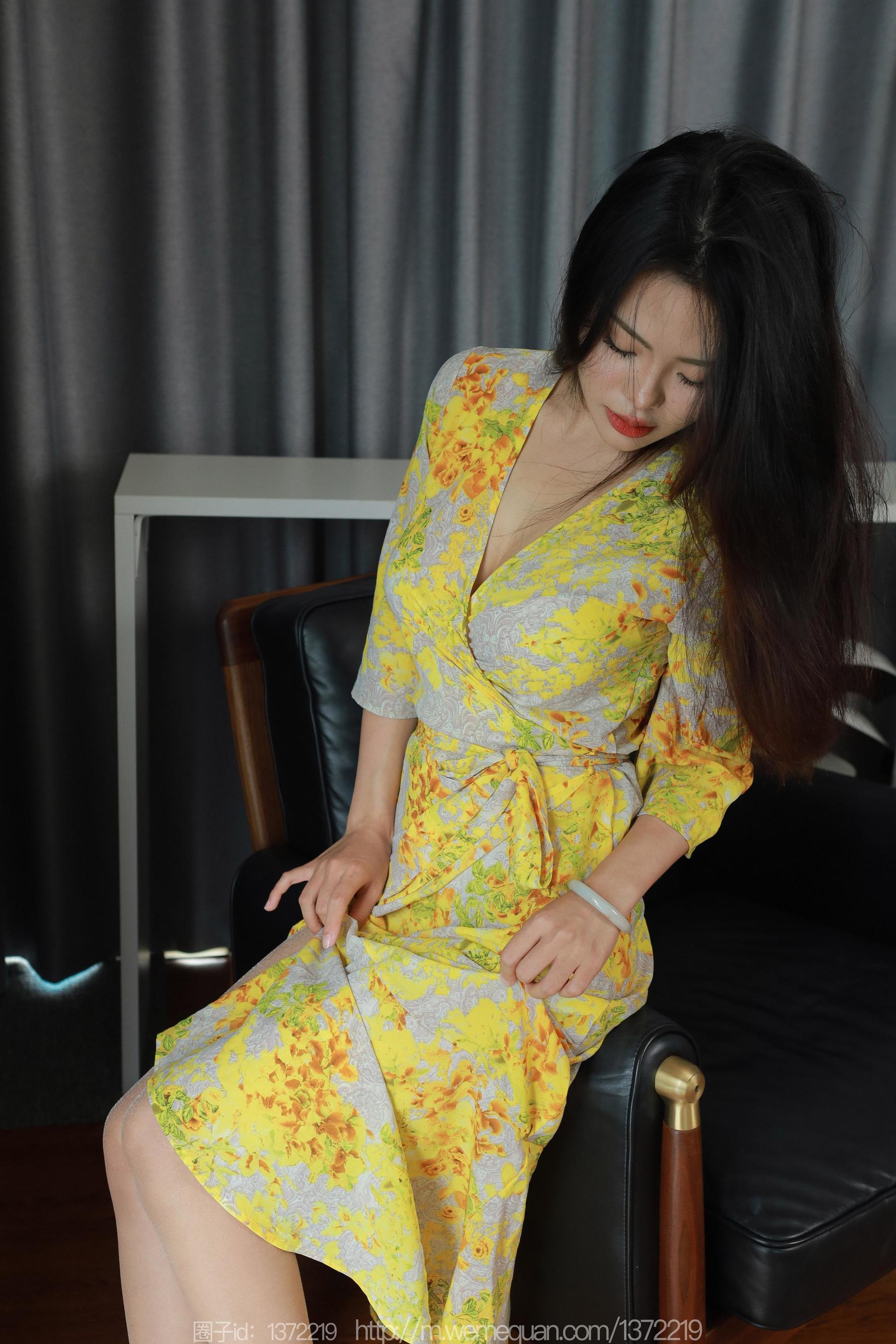 IESS异思趣向 - 模特： 兔兔 《黄色战袍》