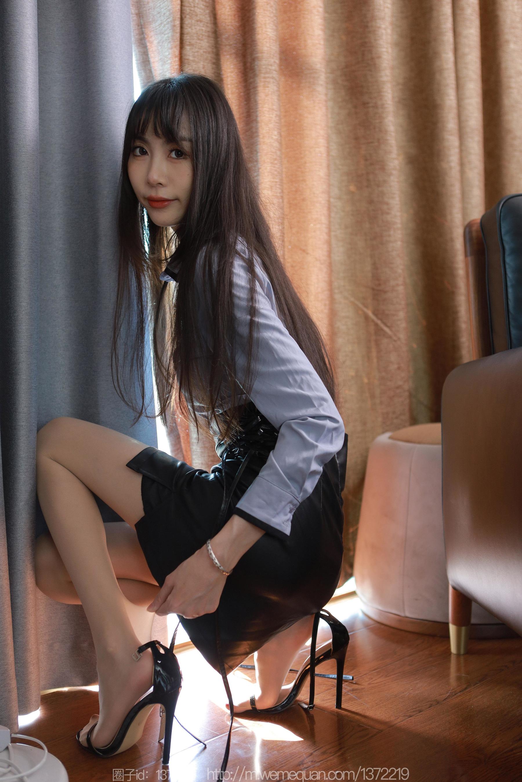 IESS异思趣向 - 模特： 团团 《那一道光》