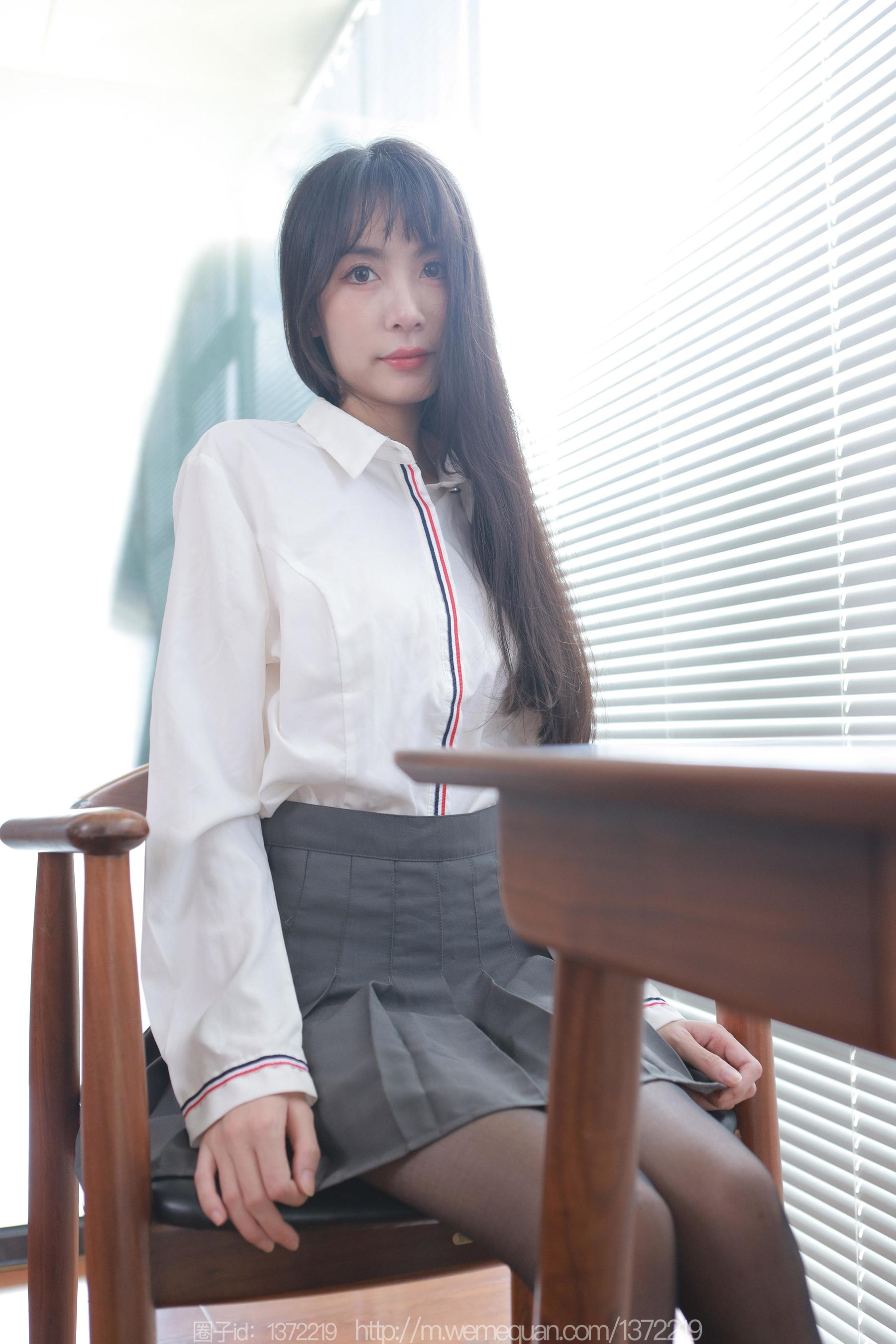 IESS异思趣向 - 模特： 团团 《长腿百褶裙》