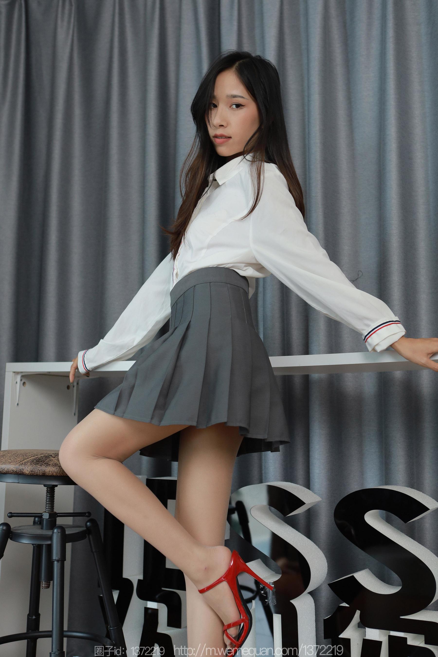 IESS异思趣向 - 模特： 美子 《俏皮百褶裙》