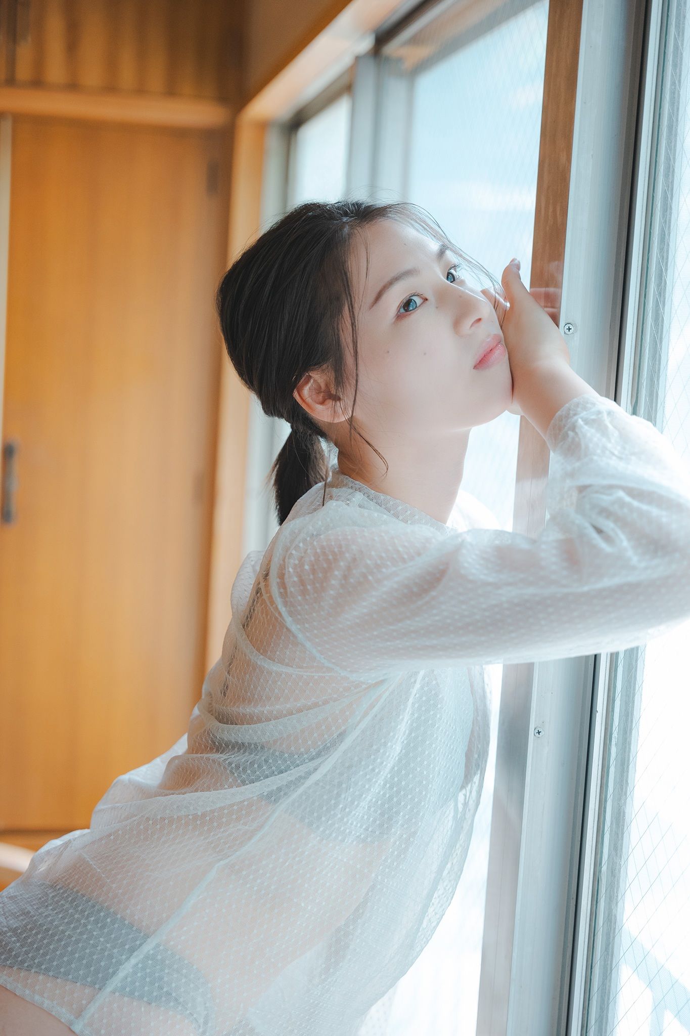 Iori Sagara 相楽伊織 – 夏の部屋で、伊織と。
