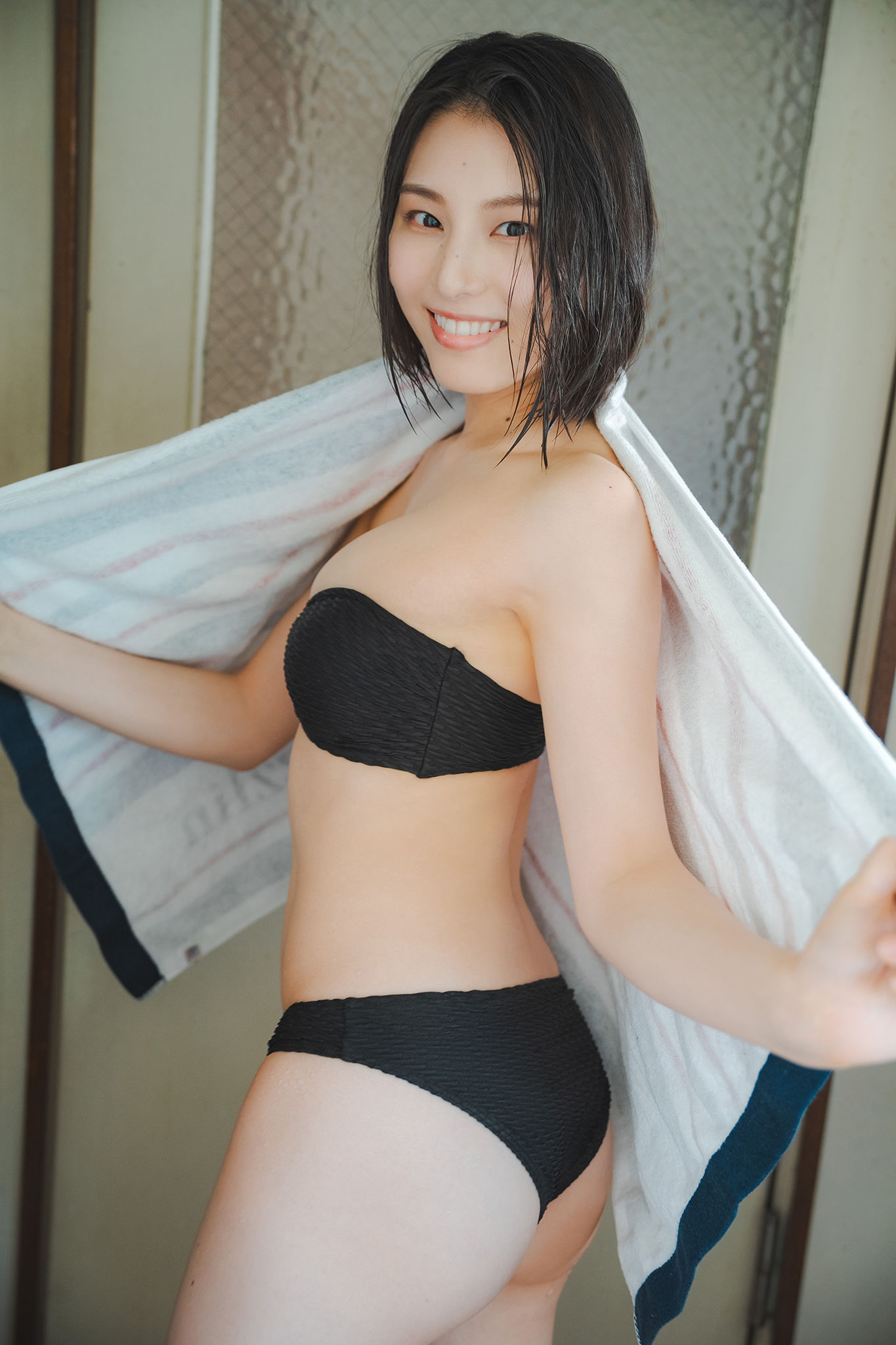 Iori Sagara 相楽伊織 – 夏の部屋で、伊織と。