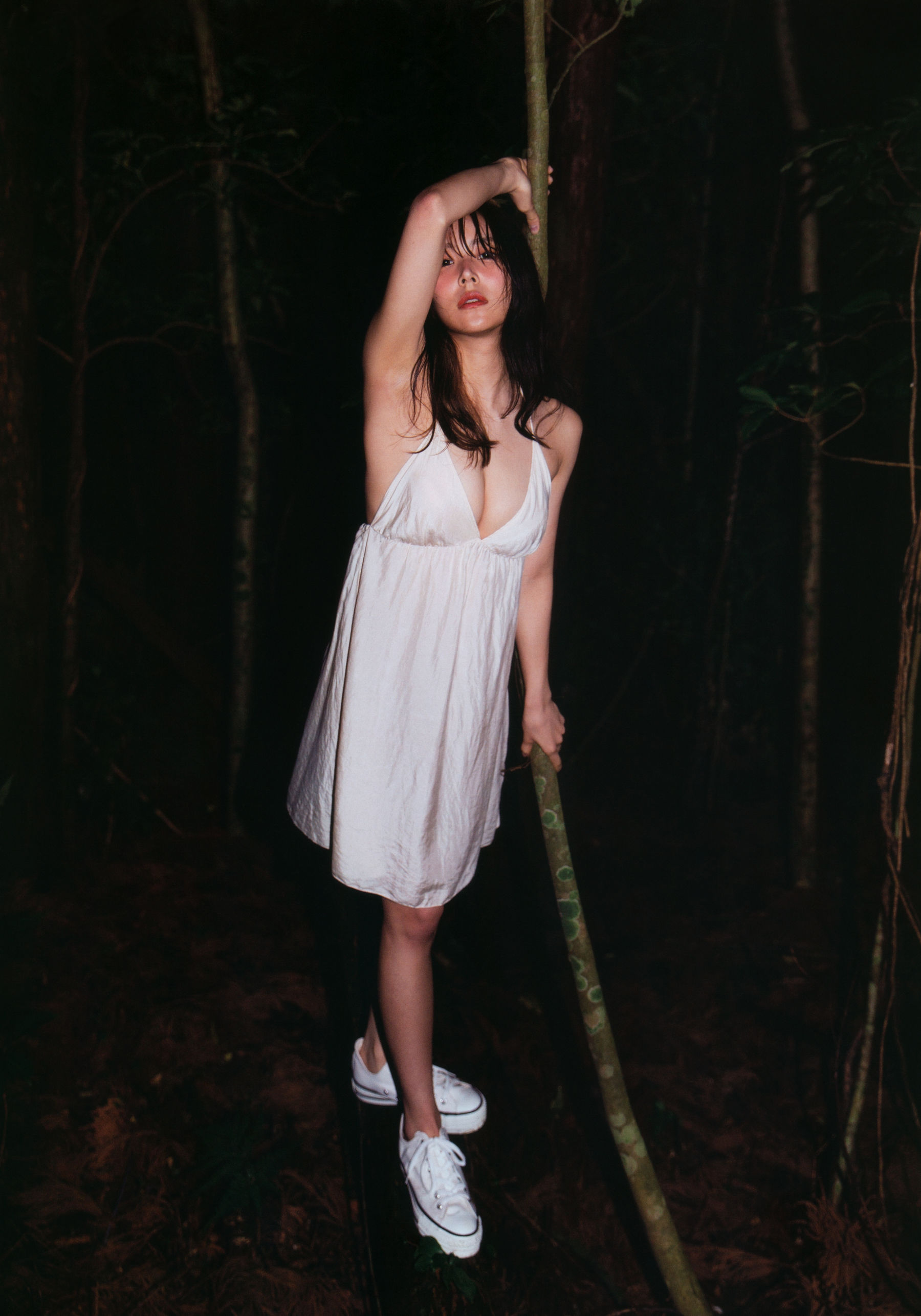 Miru Shiroma 白間美瑠 NMB48卒業記念写真集「REBORN」