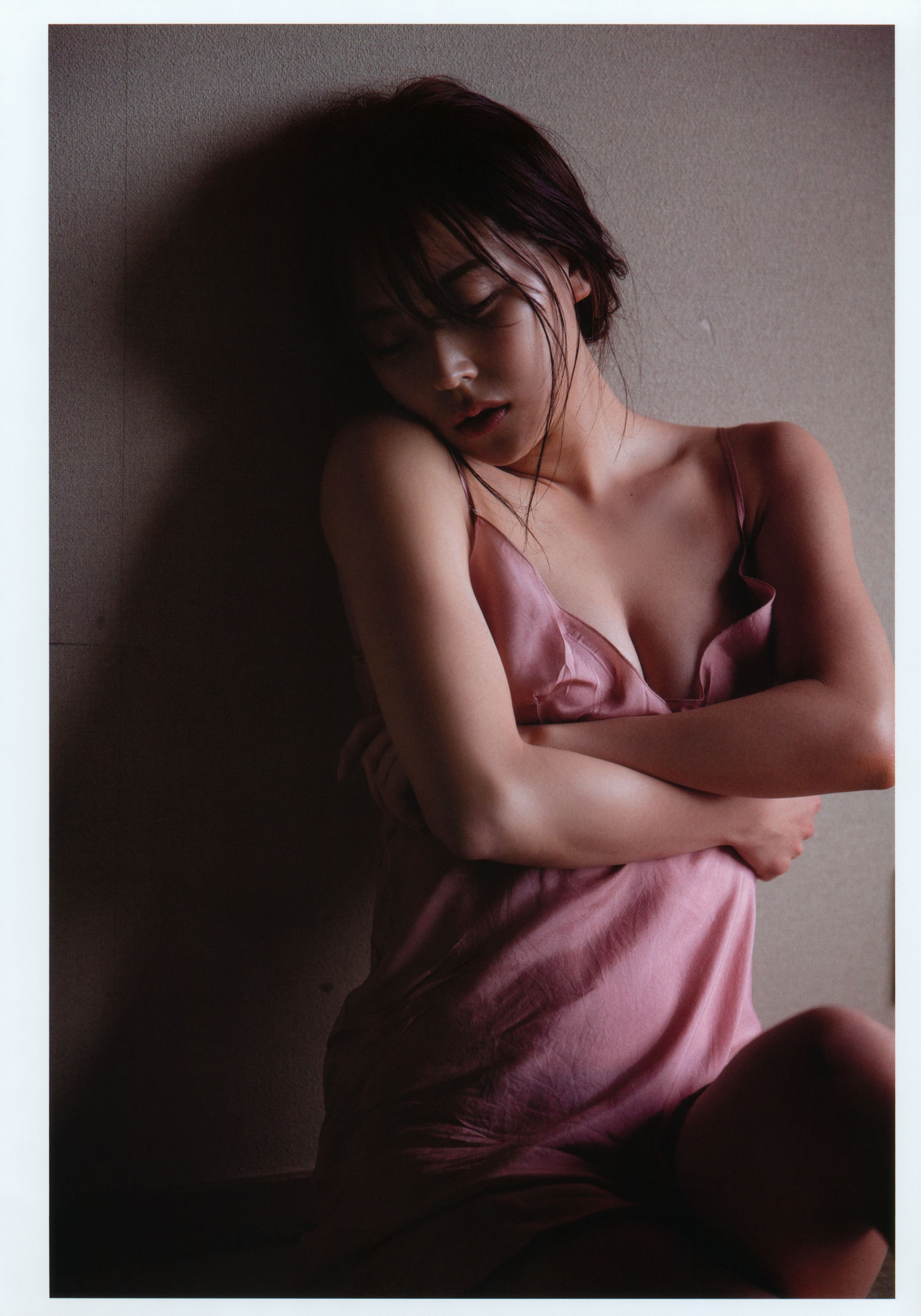 Miru Shiroma 白間美瑠 NMB48卒業記念写真集「REBORN」