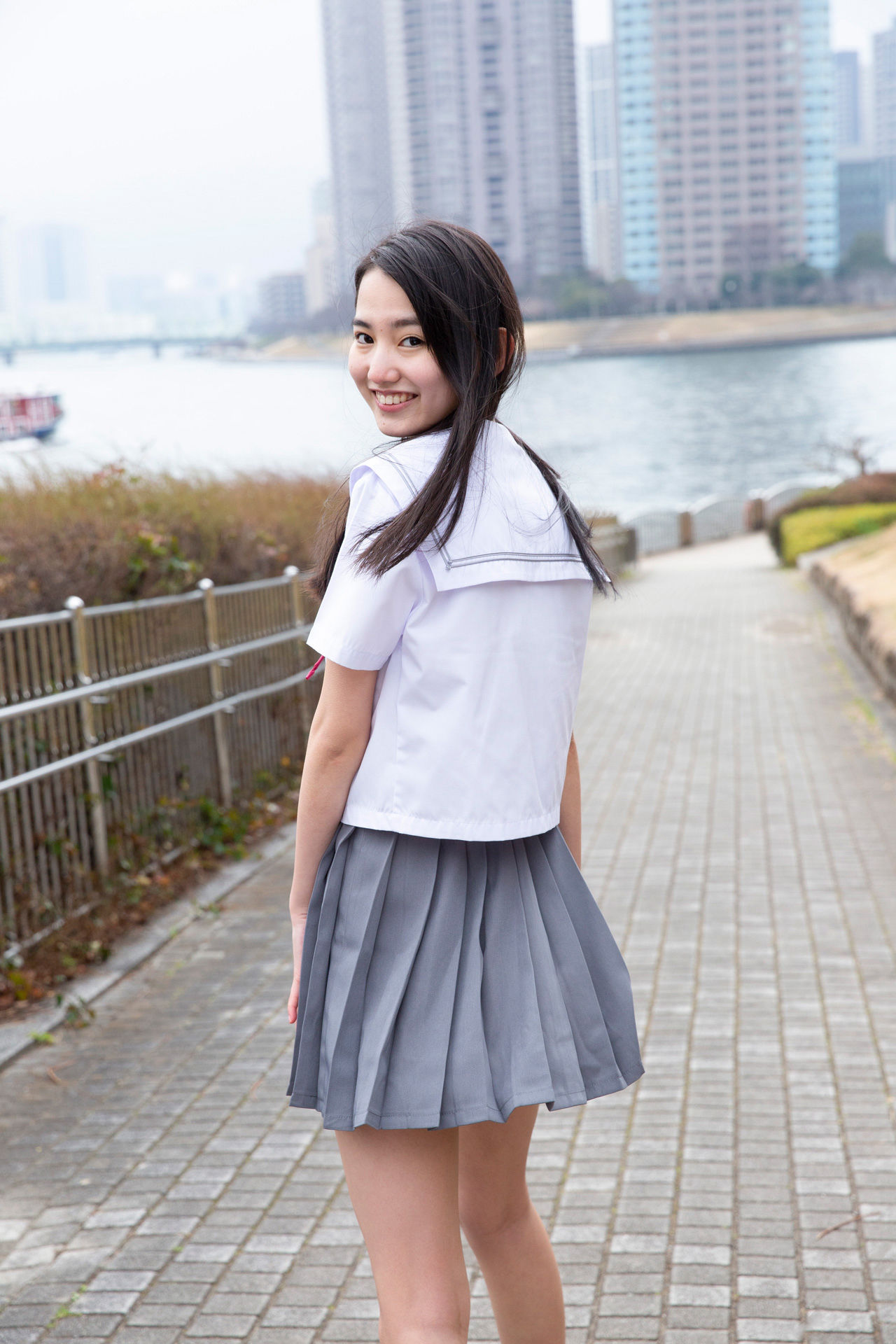 Rena Kuroki 黒木麗奈 - The last uniform 最後の制服