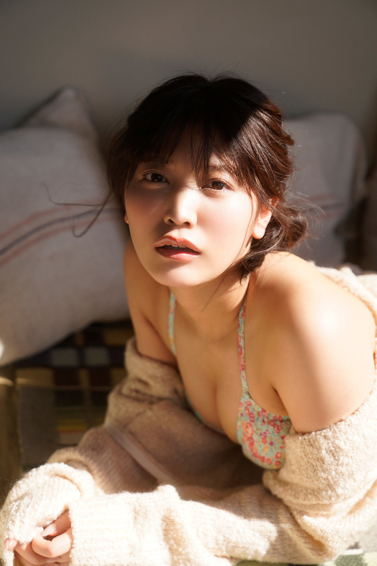 Reona Matsushita 松下玲緒菜 - Journey with bare skin 素肌で、旅立ち