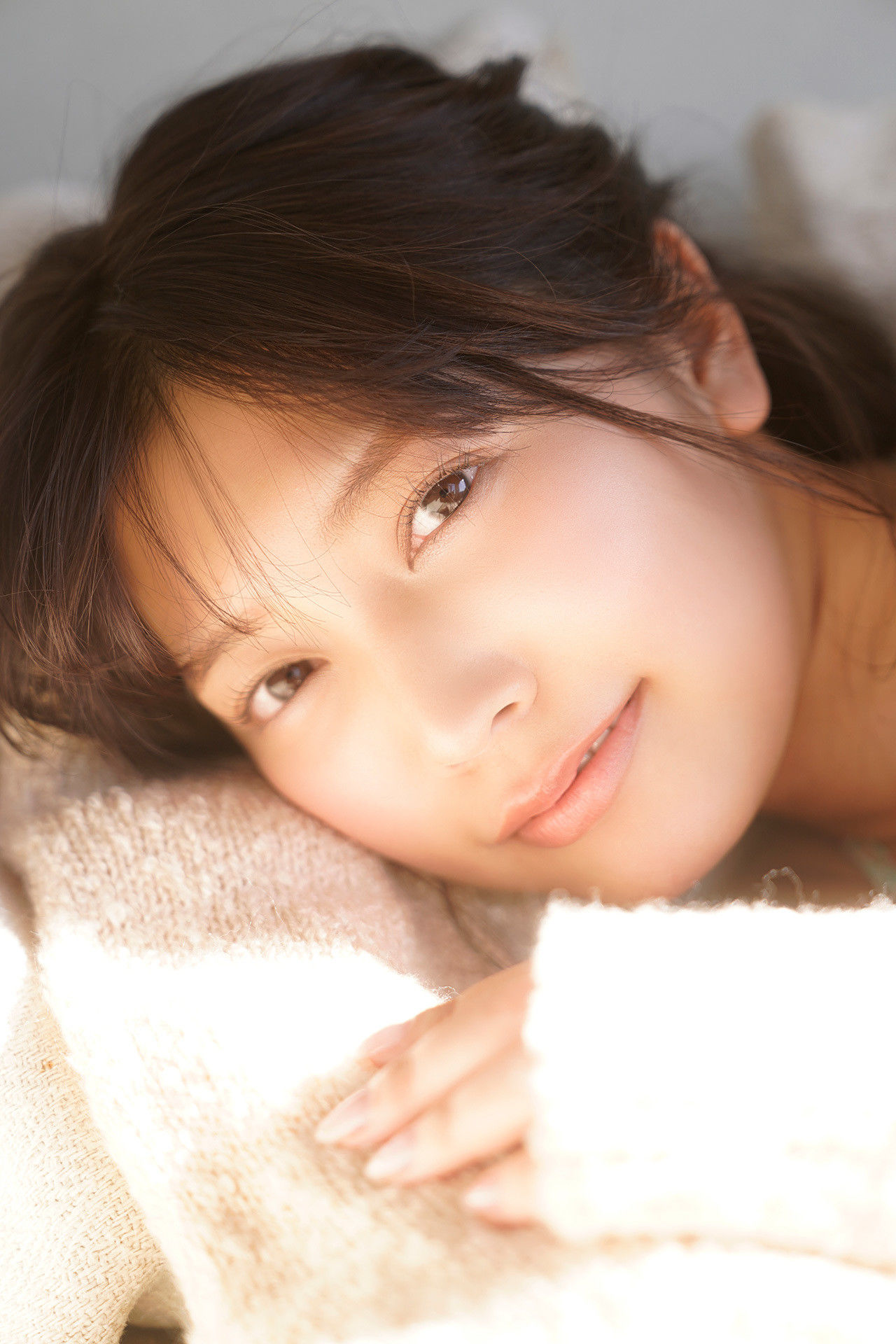 Reona Matsushita 松下玲緒菜 - Journey with bare skin 素肌で、旅立ち