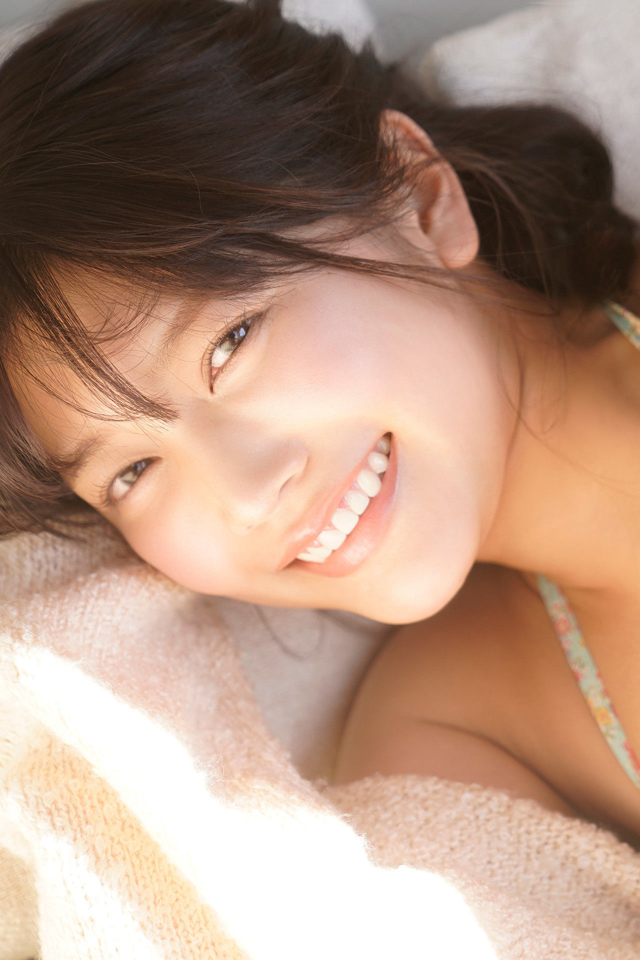 Reona Matsushita 松下玲緒菜 - Journey with bare skin 素肌で、旅立ち