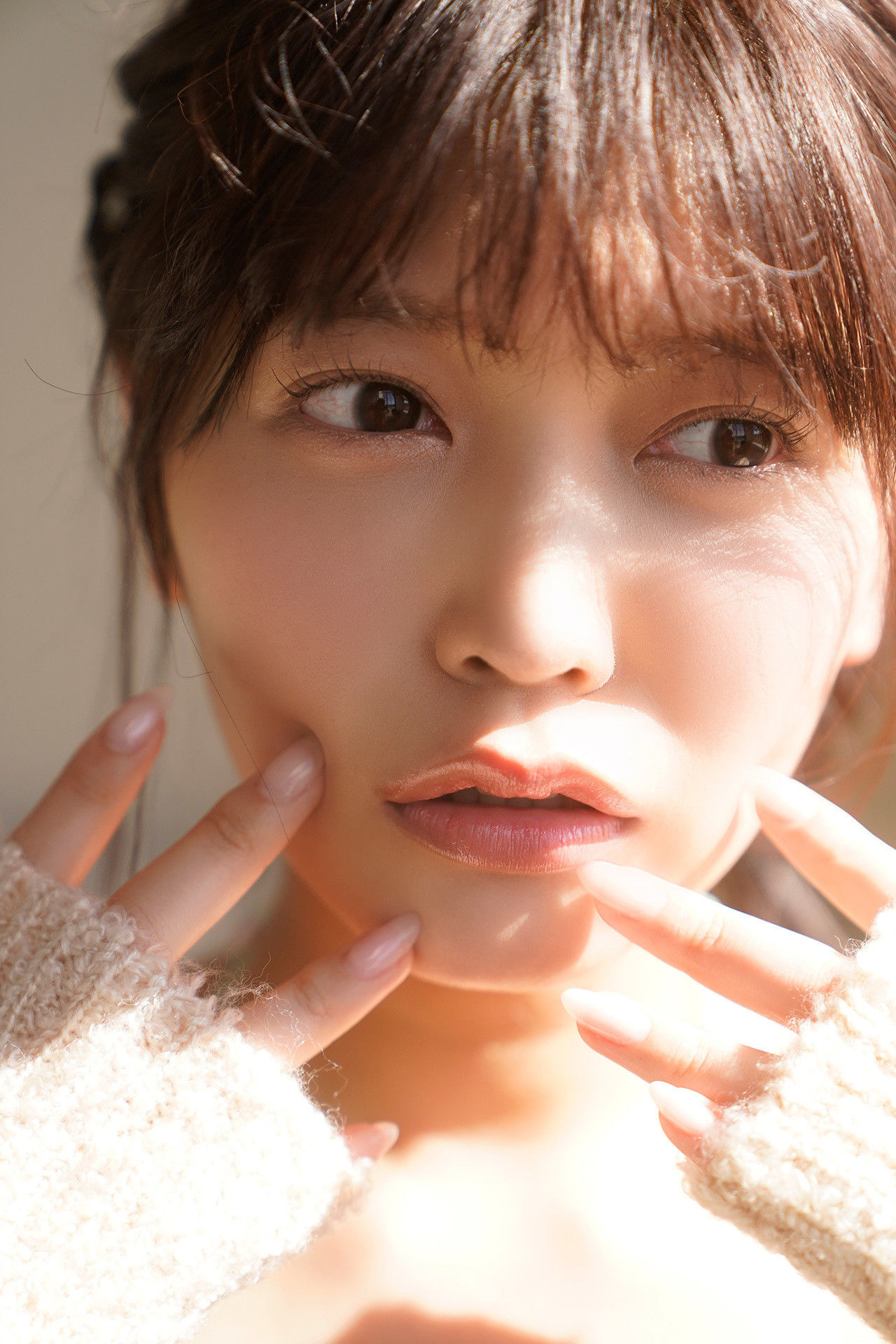Reona Matsushita 松下玲緒菜 - Journey with bare skin 素肌で、旅立ち