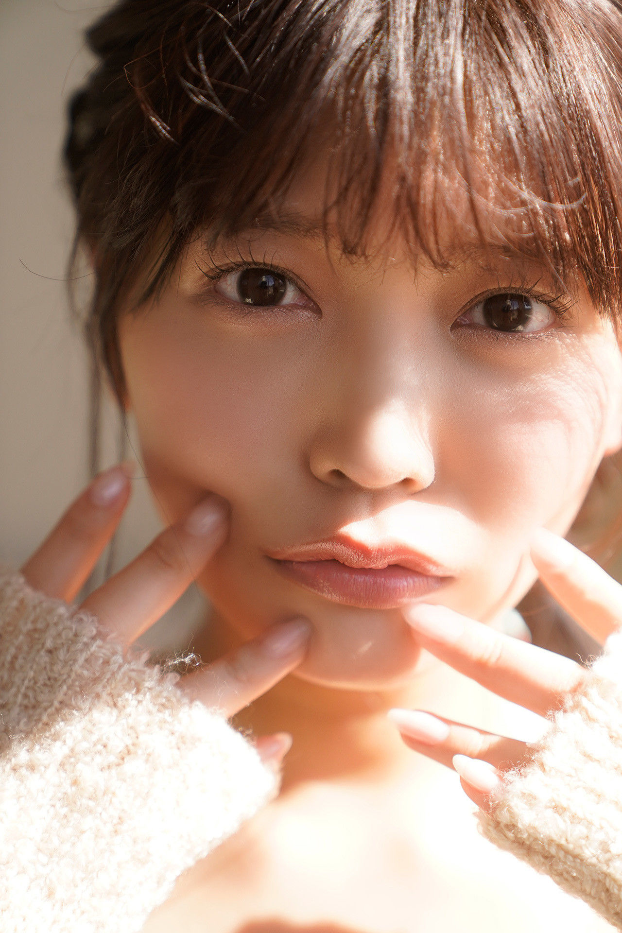 Reona Matsushita 松下玲緒菜 - Journey with bare skin 素肌で、旅立ち